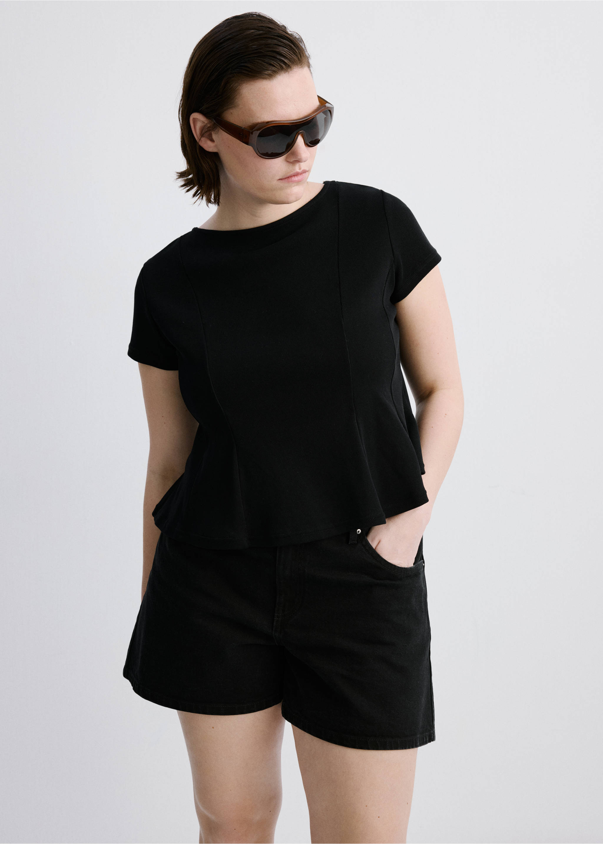 Shorts denim rectos tiro medio - Detalle del artículo 5, Denim negro. Ref: 27067161-00.