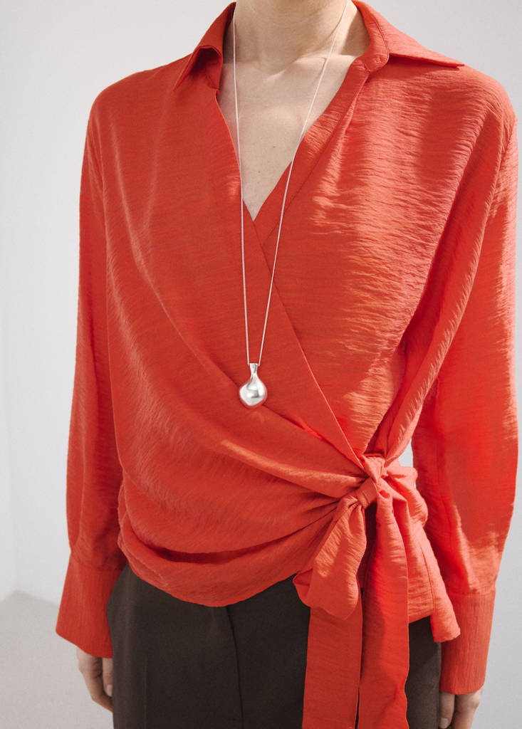 Shirt with bow detail