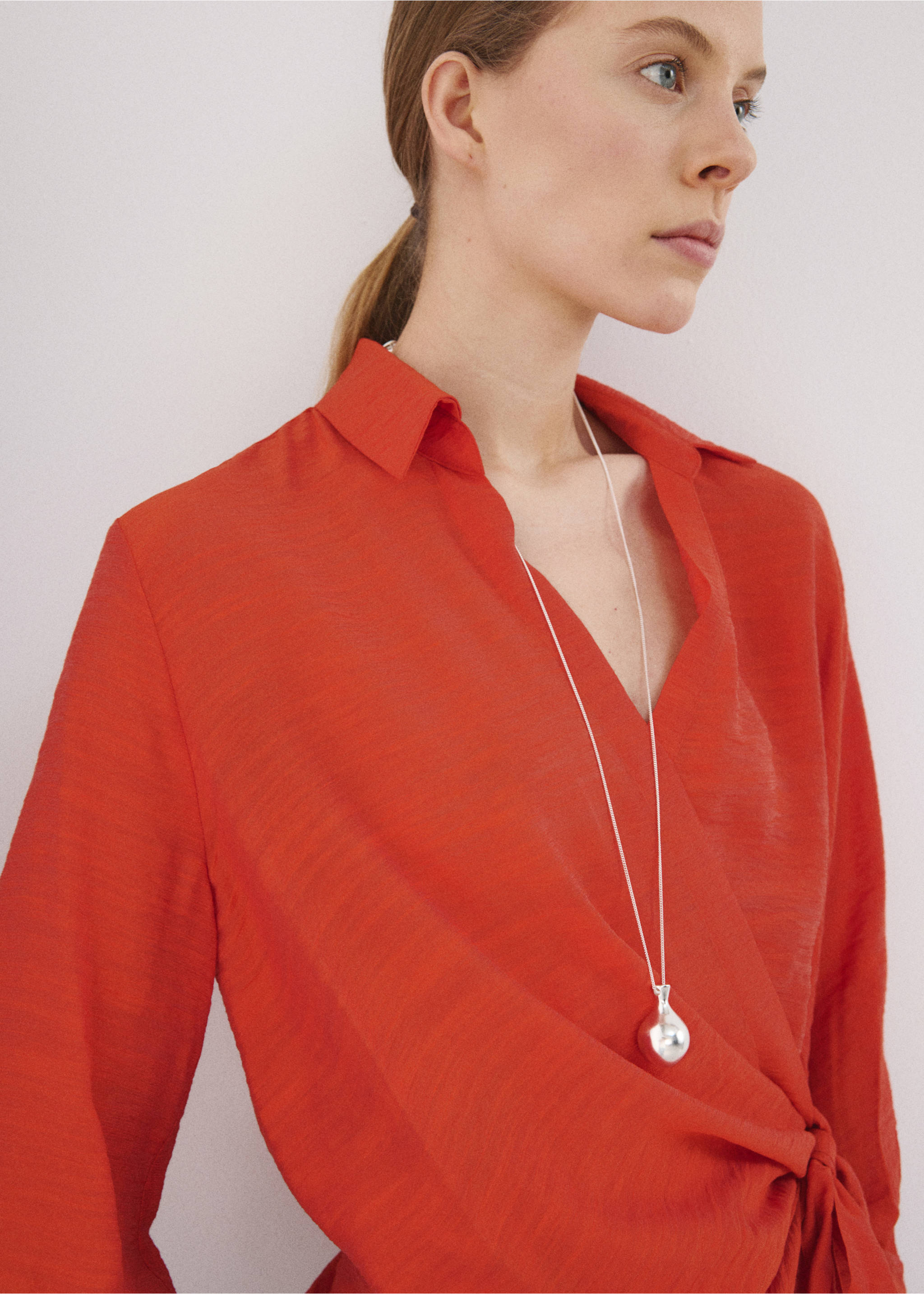 Blouse with tie detail - Details of the article 1, Red. Ref: 27067165-00.