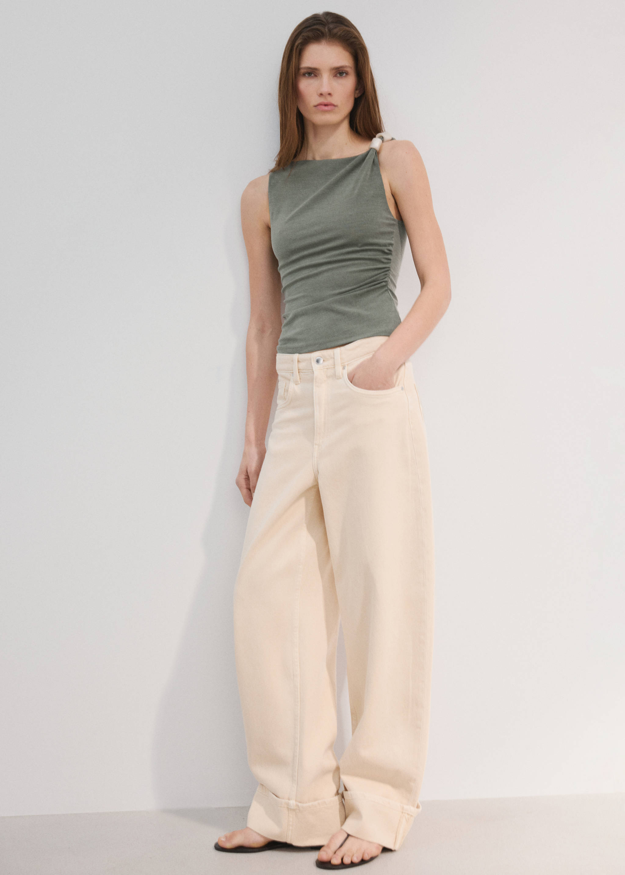 Top asimétrico fruncido - Plano general