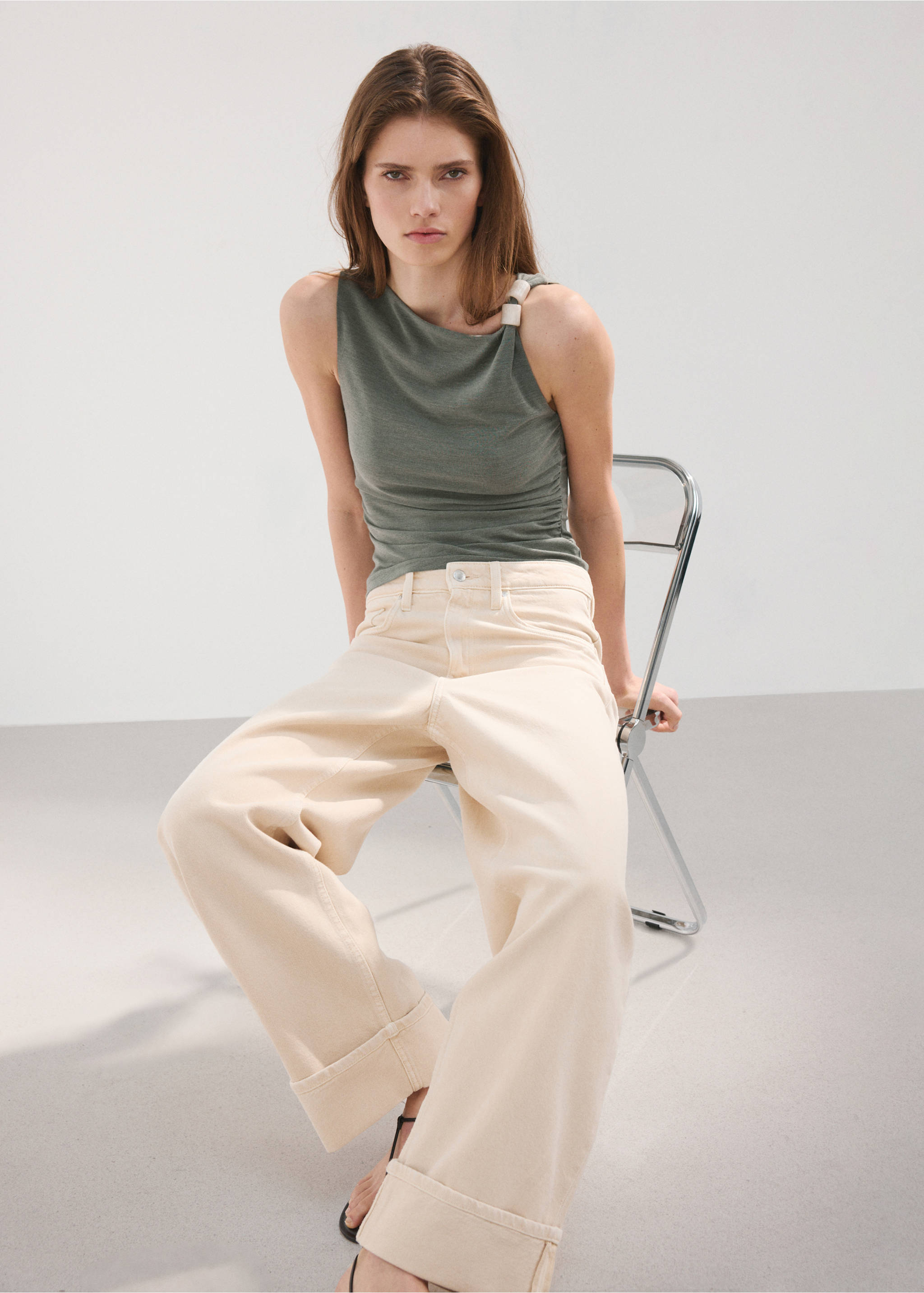 Top asimétrico fruncido - Detalle del artículo 2, Verde. Ref: 27067166-00.