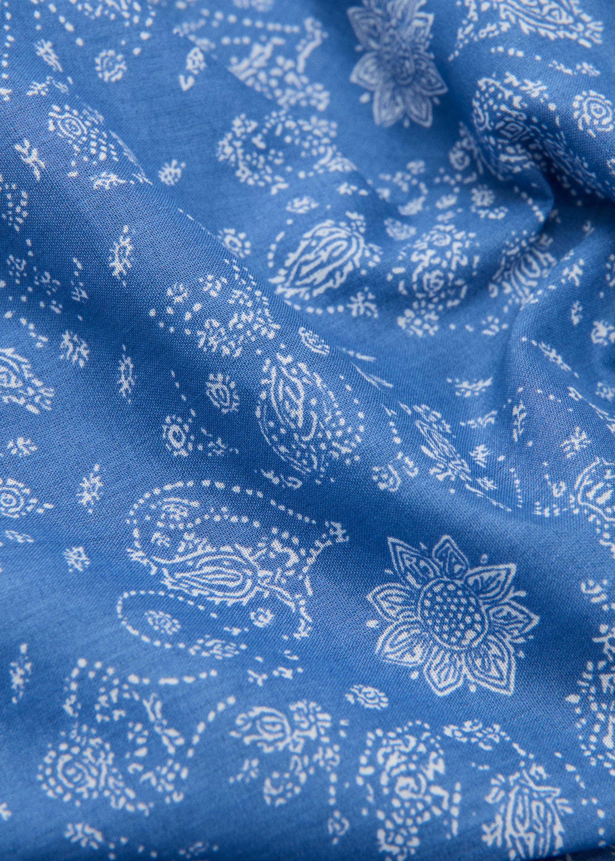 Toalla playa estampada - Plano medio