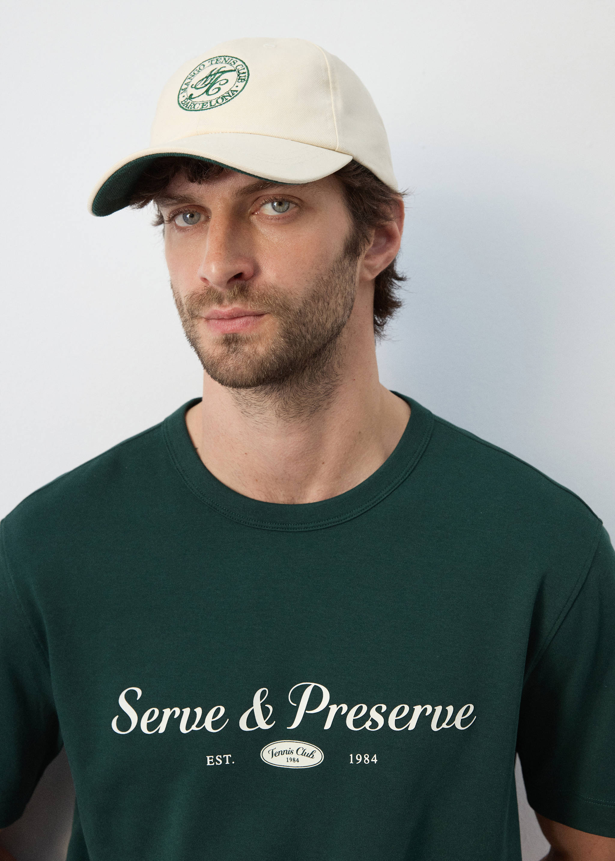 Cap with embroidered logo - General plane