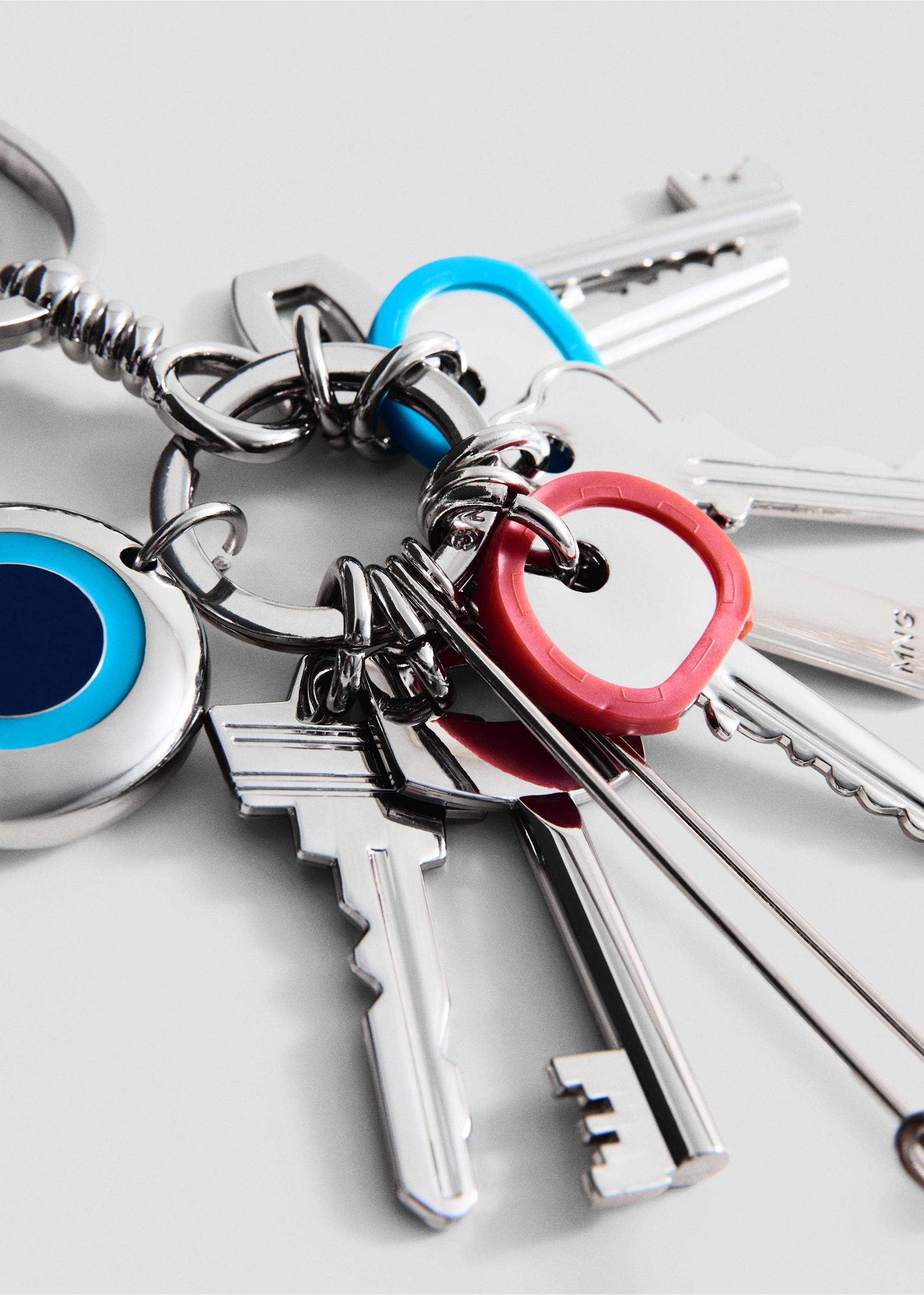 Llavero charms - Detalle del artículo 1, Plata. Ref: 27067790-00.