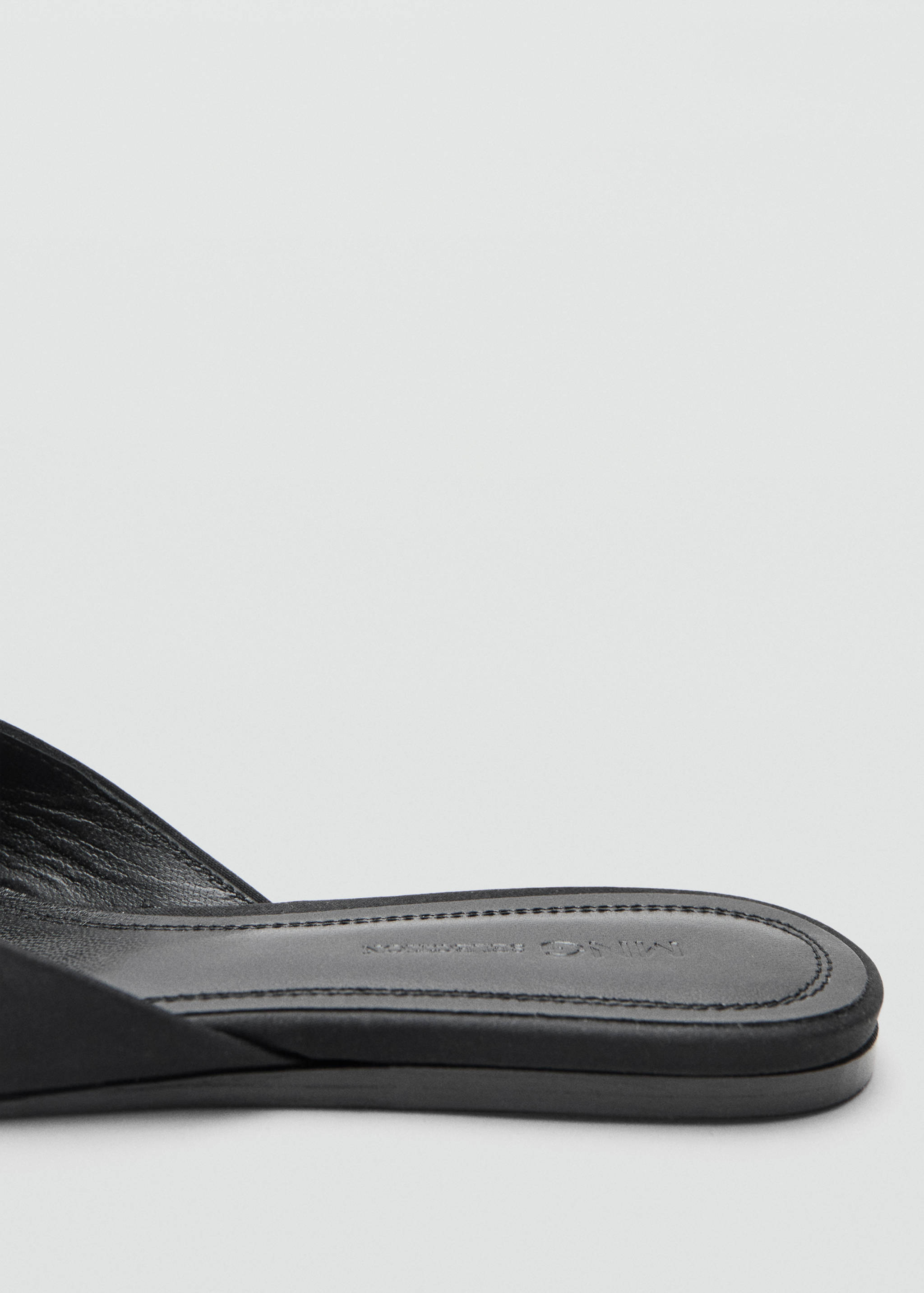 Leather flat shoes - Details of the article 1