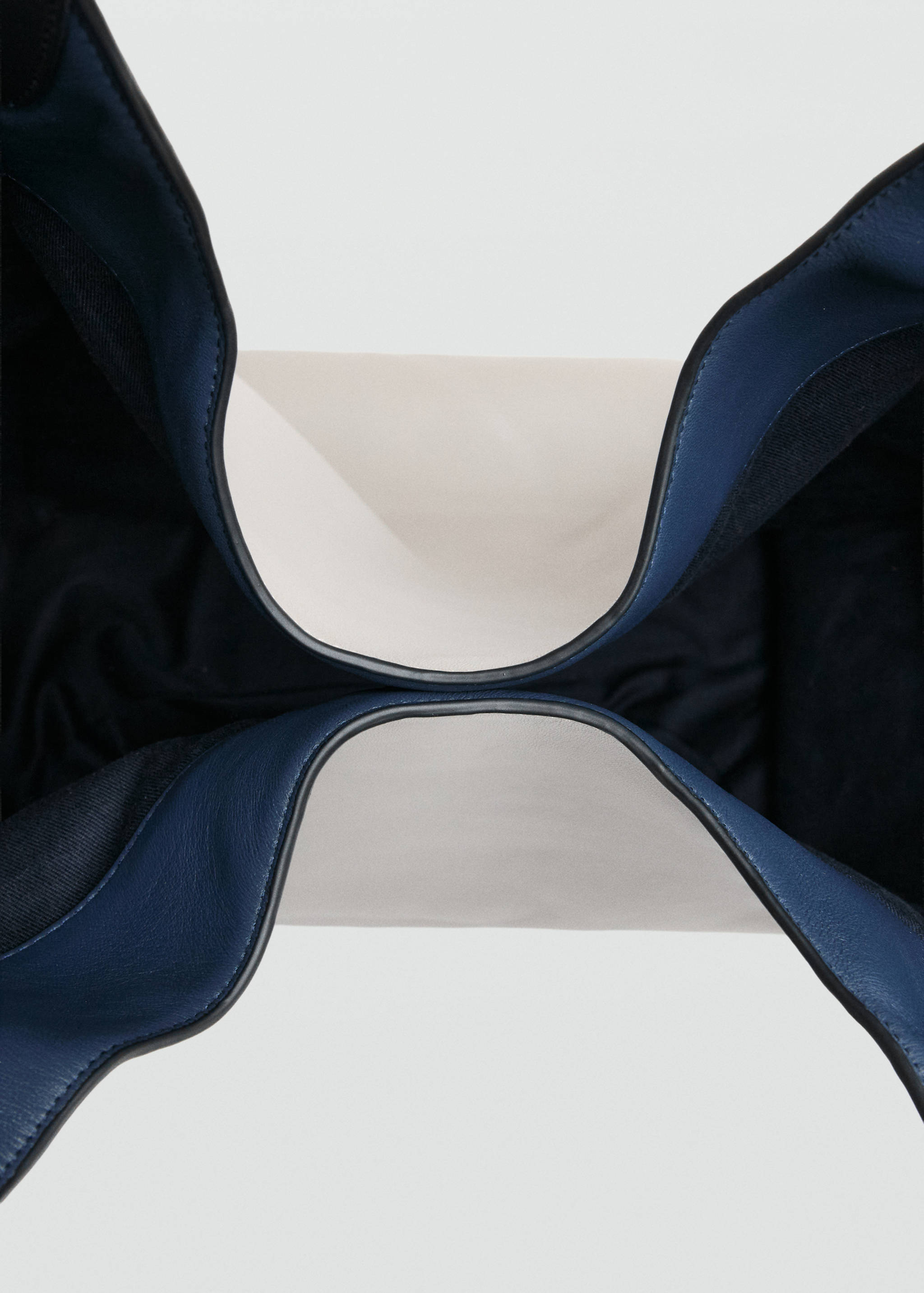 Two-tone leather shoulder bag - Details of the article 2