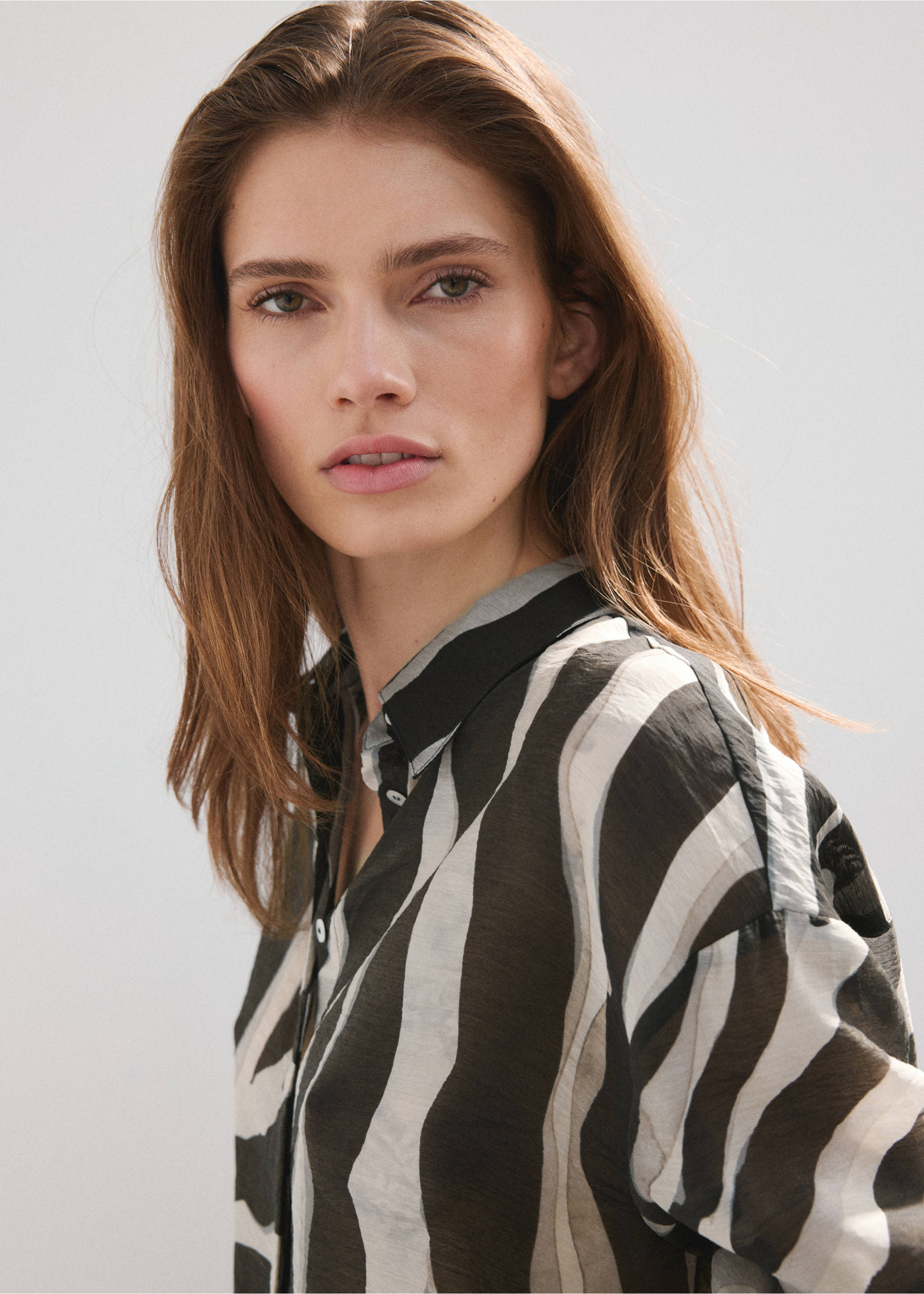 Lyocell printed shirt - Details of the article 1, Black. Ref: 27067801-00.