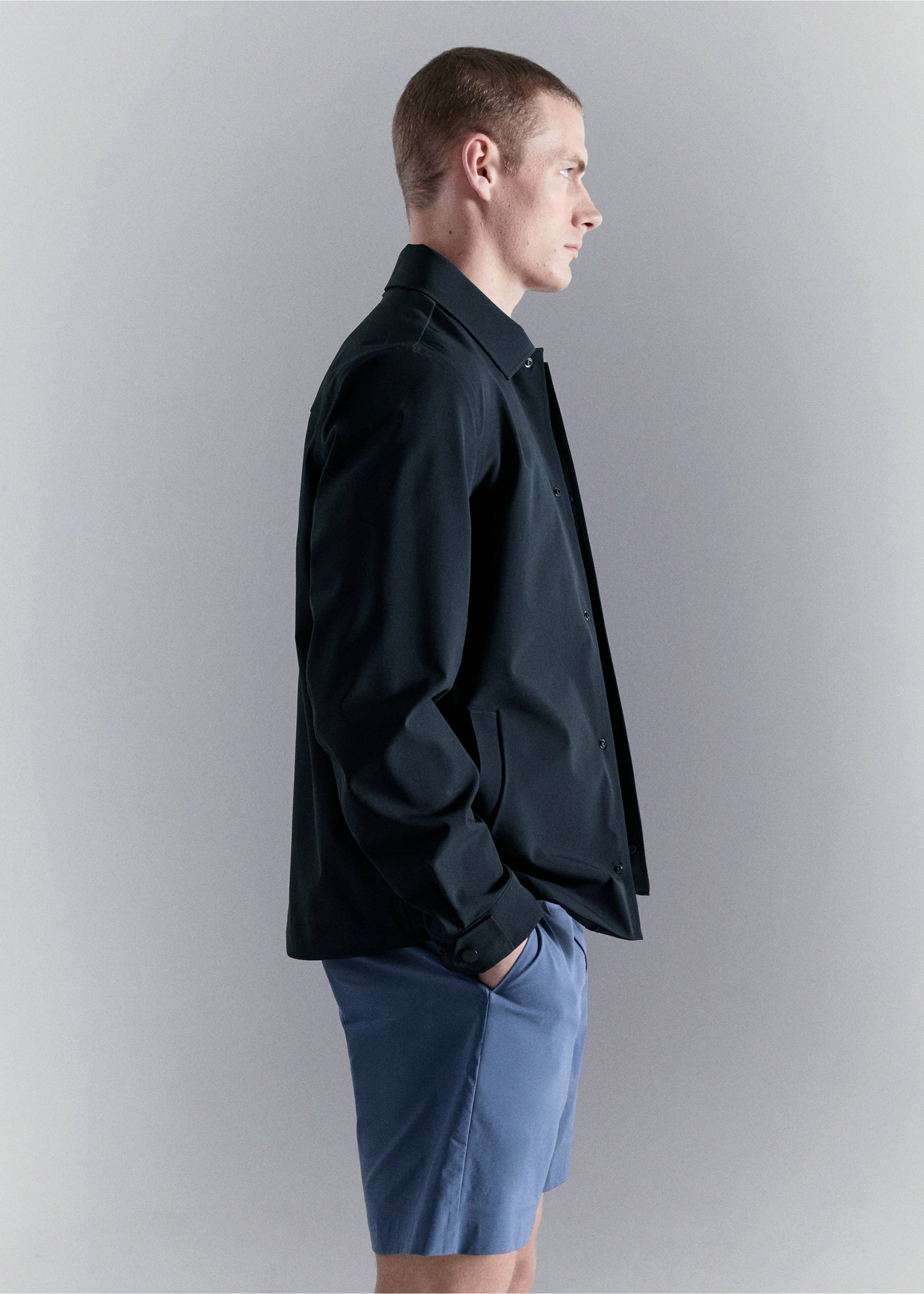 Water-repellent jacket with pockets - Details of the article 2, Navy. Ref: 27067894-00.