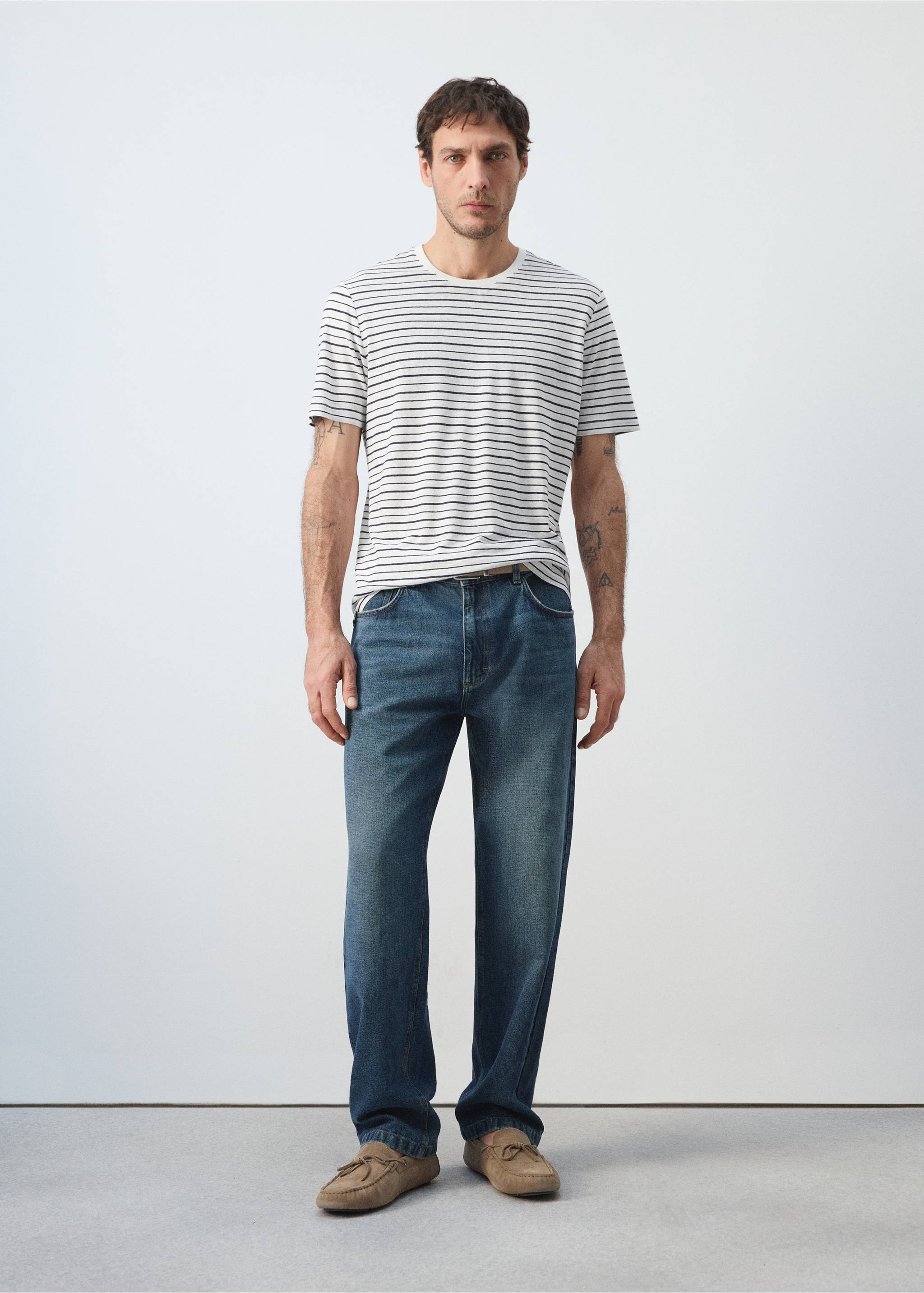 Льняная футболка slim fit в полоску - Общий план, Белый. Ref: 27067896-00.