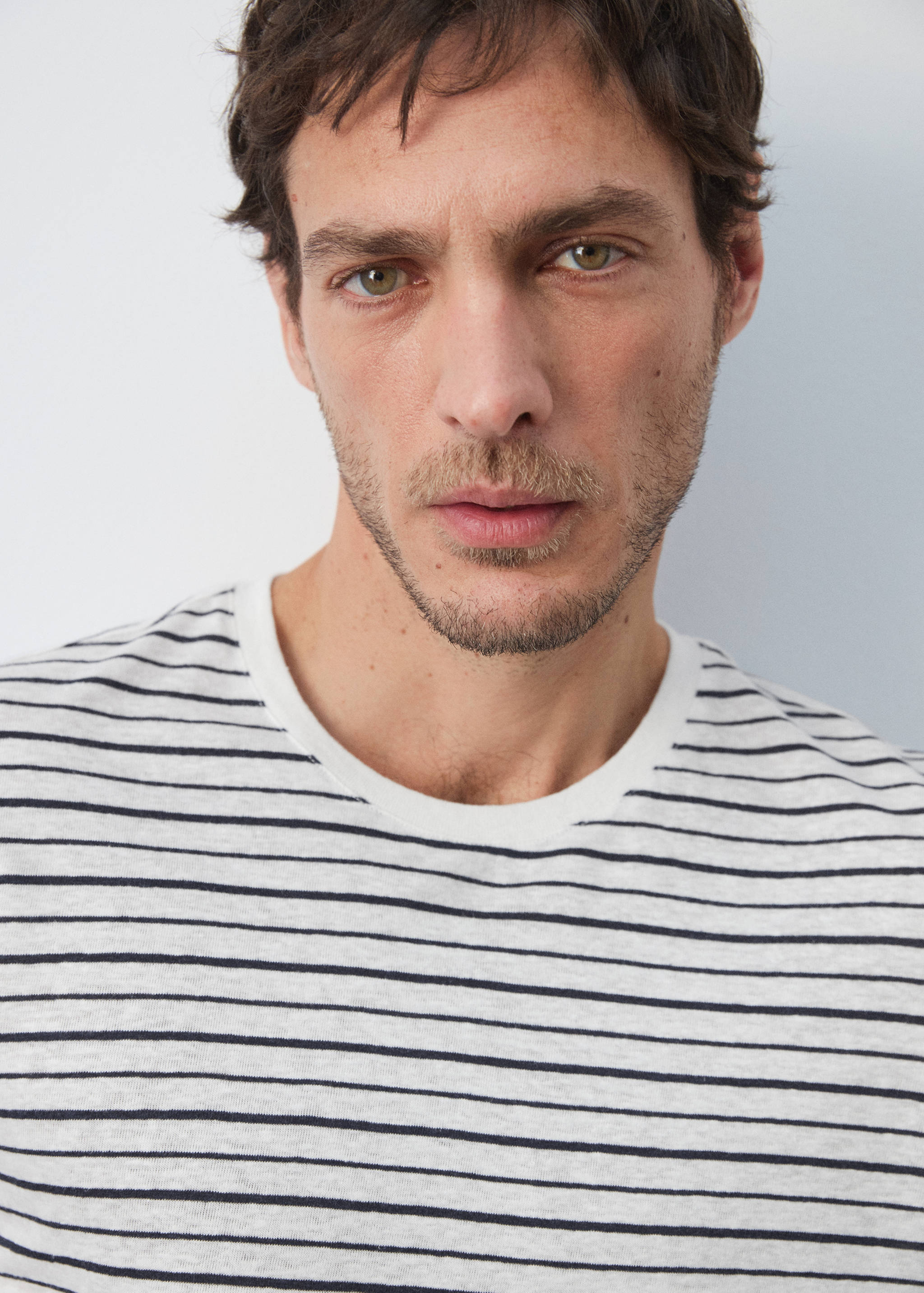 T-shirt linen slim fit garis-garis - Rincian barang 1