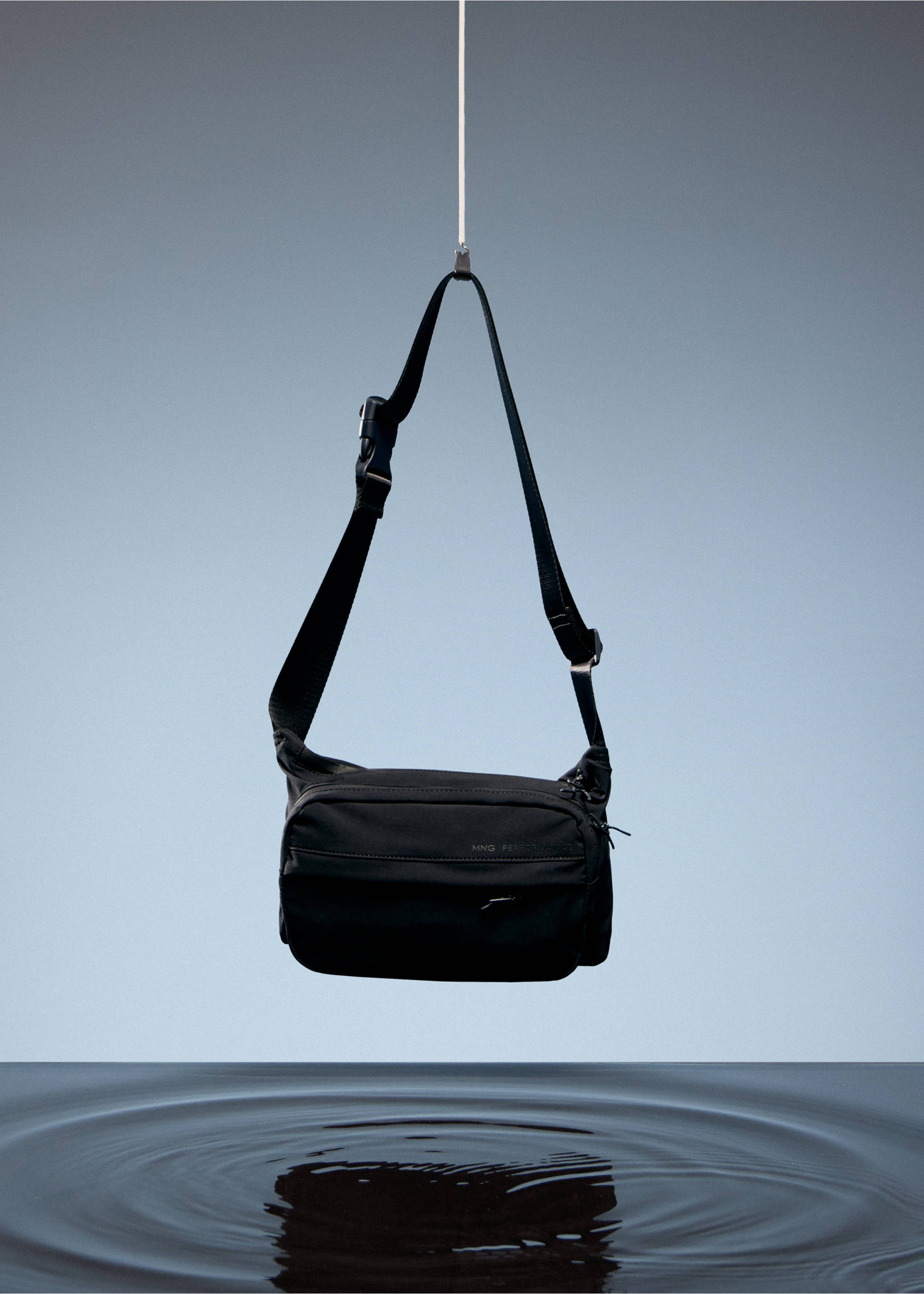 Waterproof bum bag - Details of the article 9, Navy. Ref: 27067906-00.