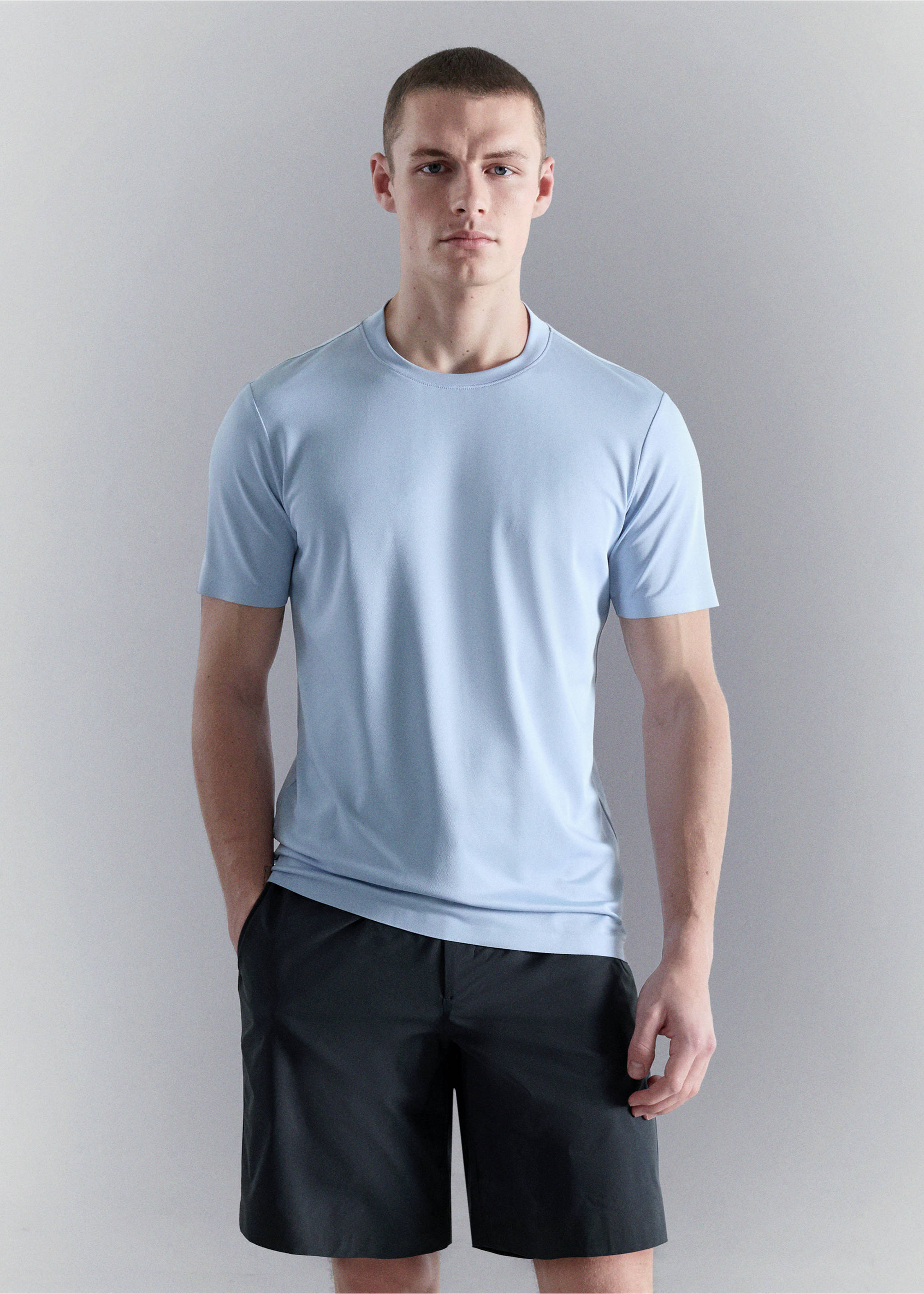 T-shirt slim-fit COOLMAX® - Plan moyen, Bleu ciel. Ref: 27067909-00.