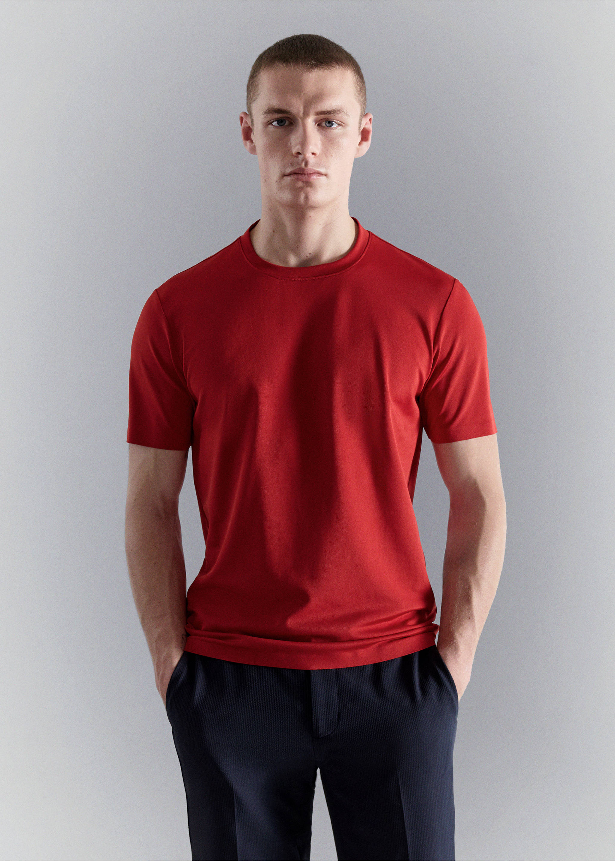 T-shirt slim-fit COOLMAX® - Plan moyen, Rouge. Ref: 27067909-00.