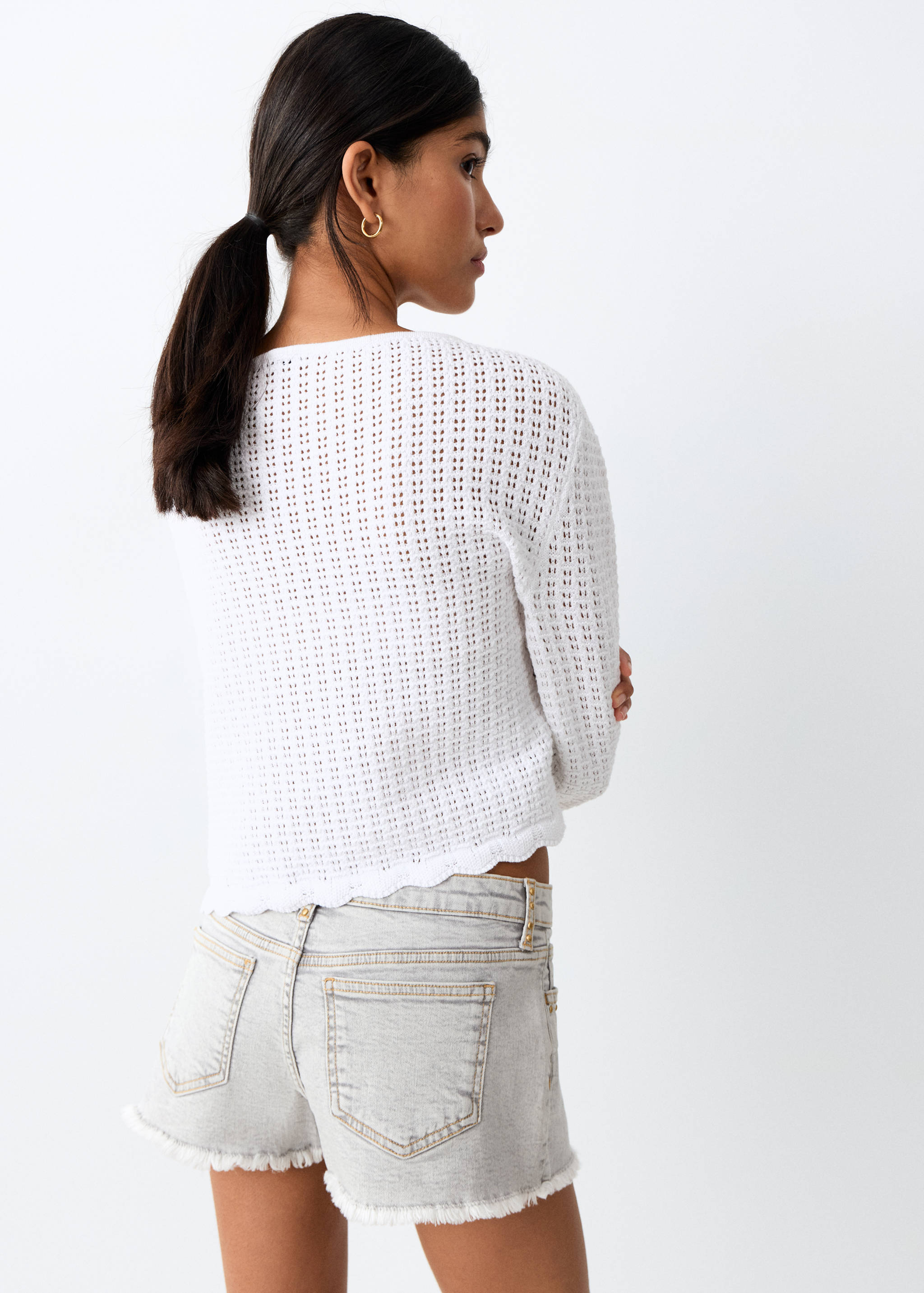 شورتات قصيرة بتفاصيل مهترئة - الجهة الخلفية للمنتج