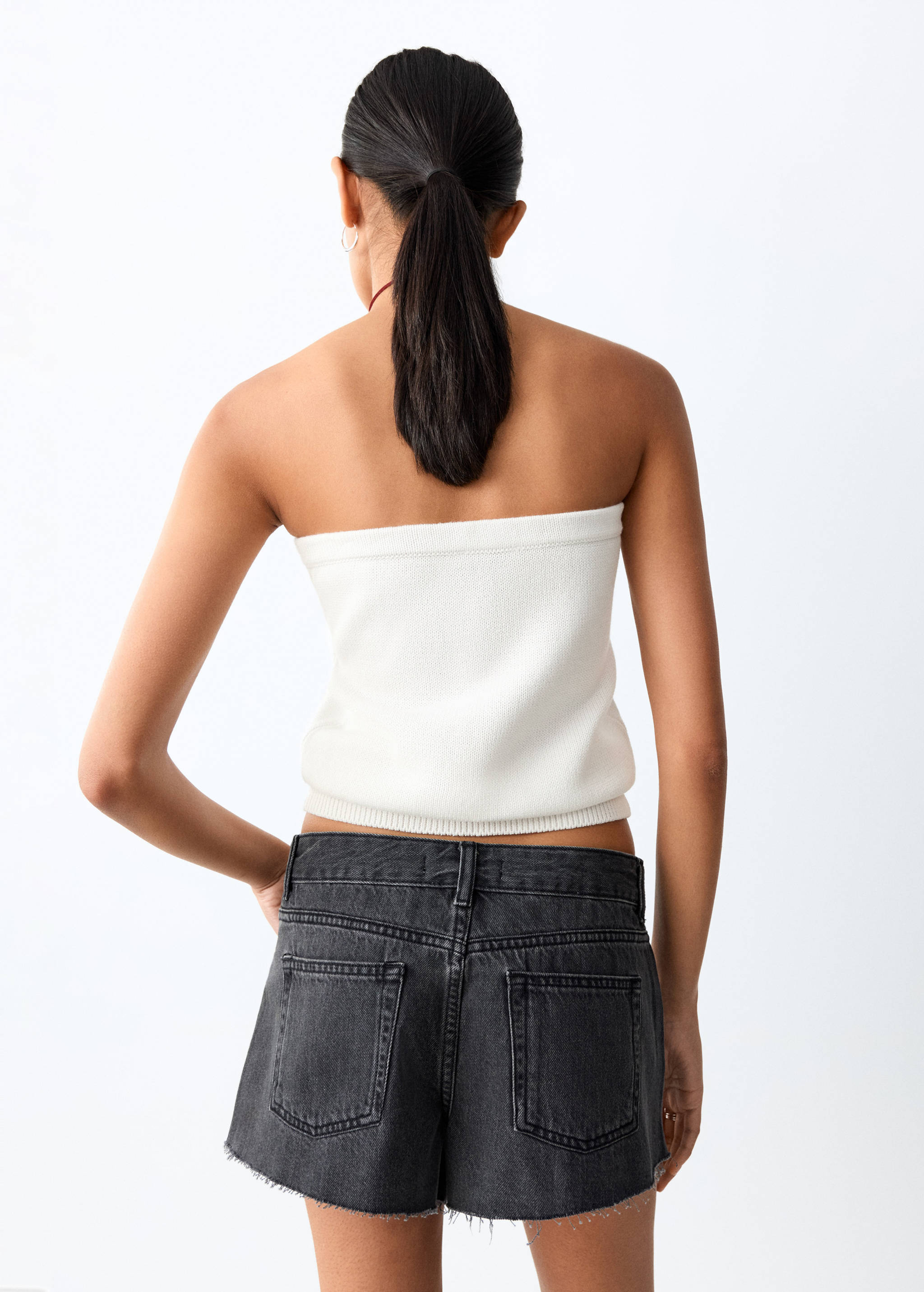 Strapless top - Reverse of the article