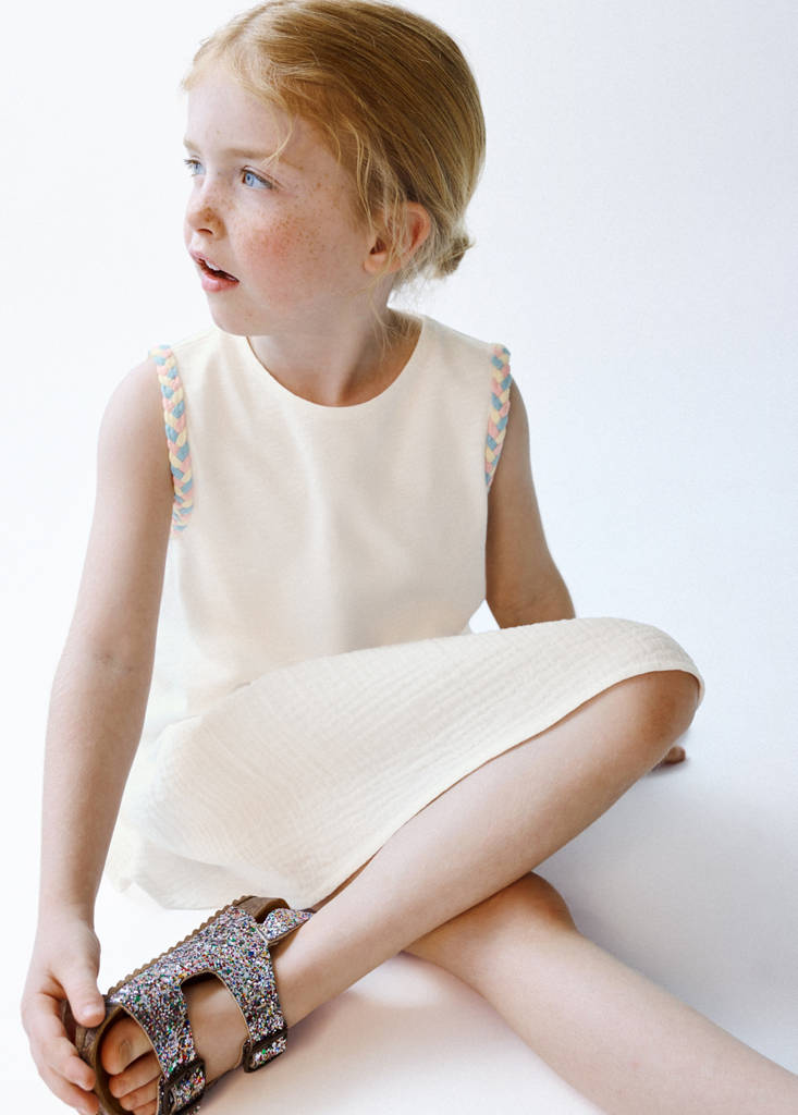 Kleid mit geflochtenen Details — Cremeweiß