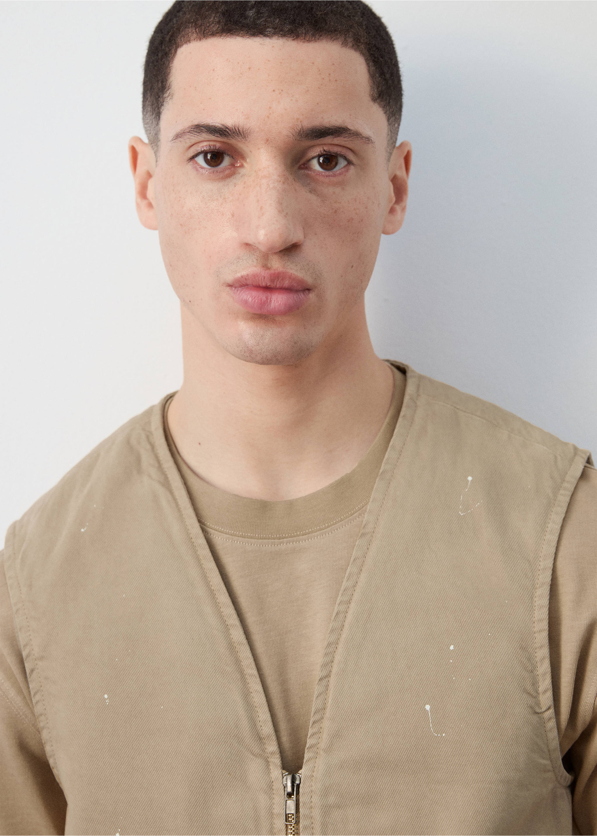 Splatter effect denim waistcoat - Details of the article 1, Beige. Ref: 27067930-00.