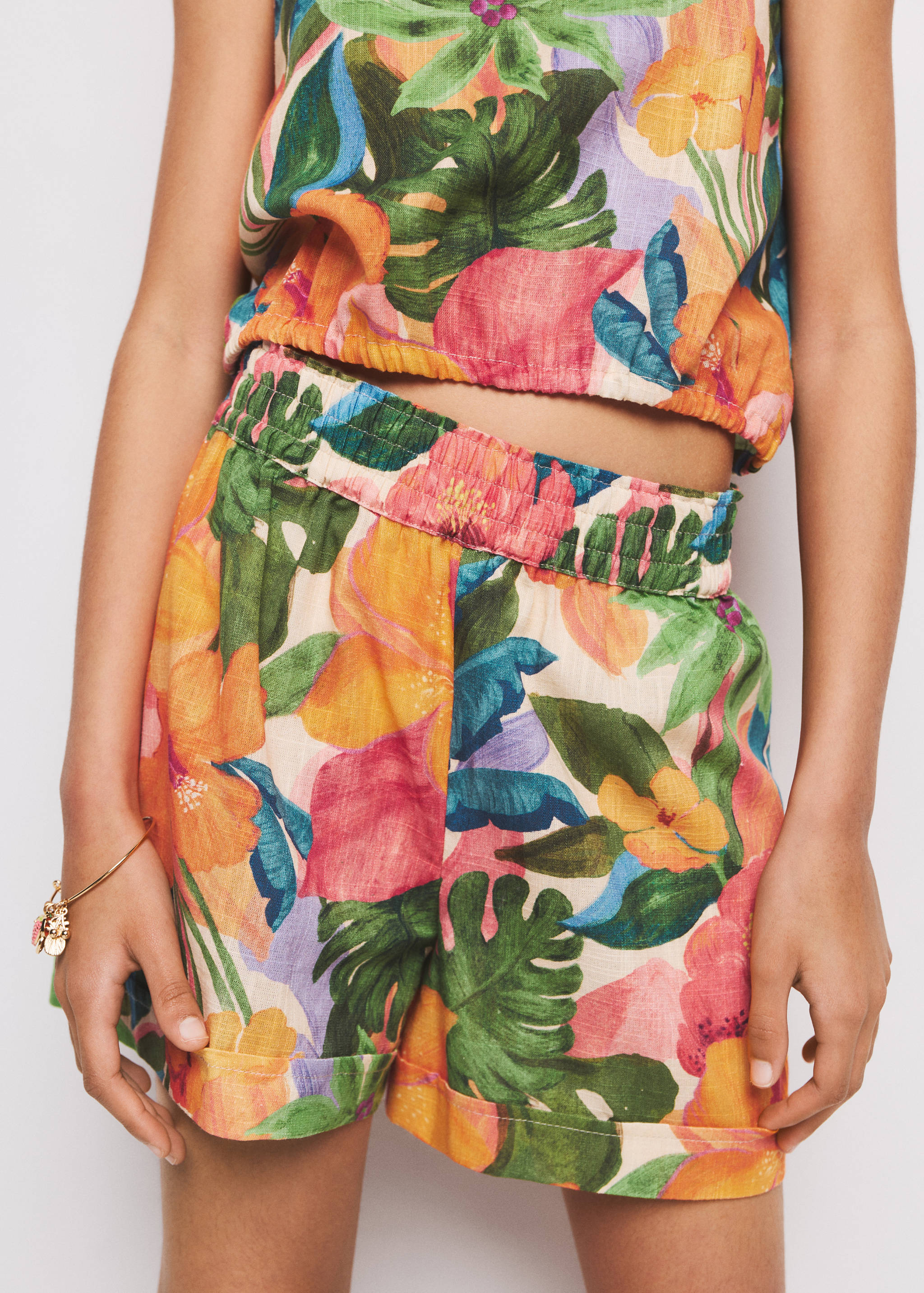 Σορτς τροπικό μοτίβο - Μεσαίο πλάνο