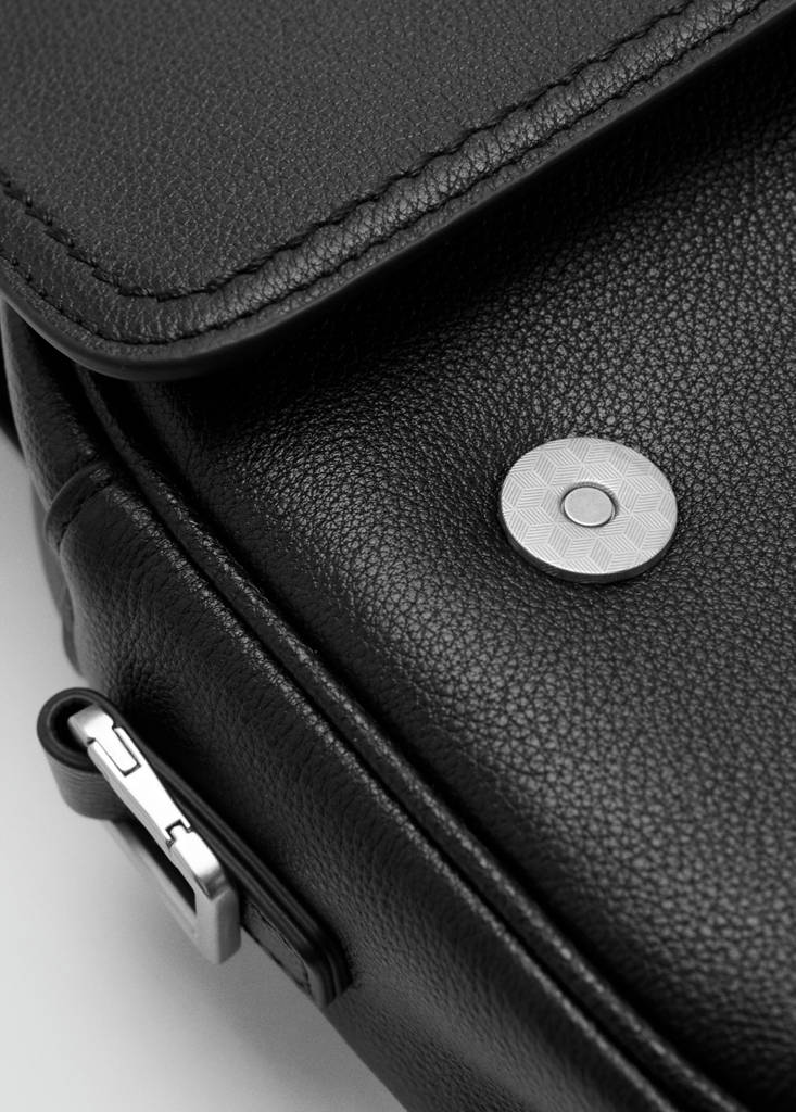 Leather strap bag — Black