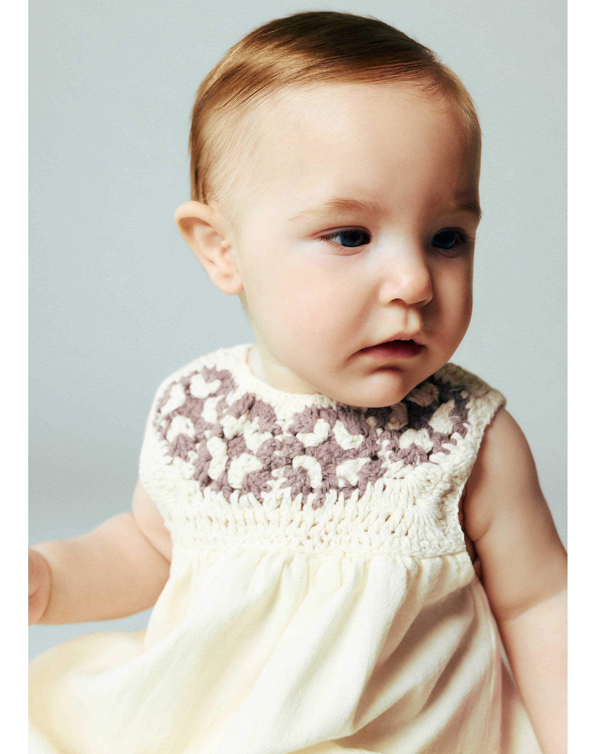 Vestido y ranita detalle crochet - Plano general
