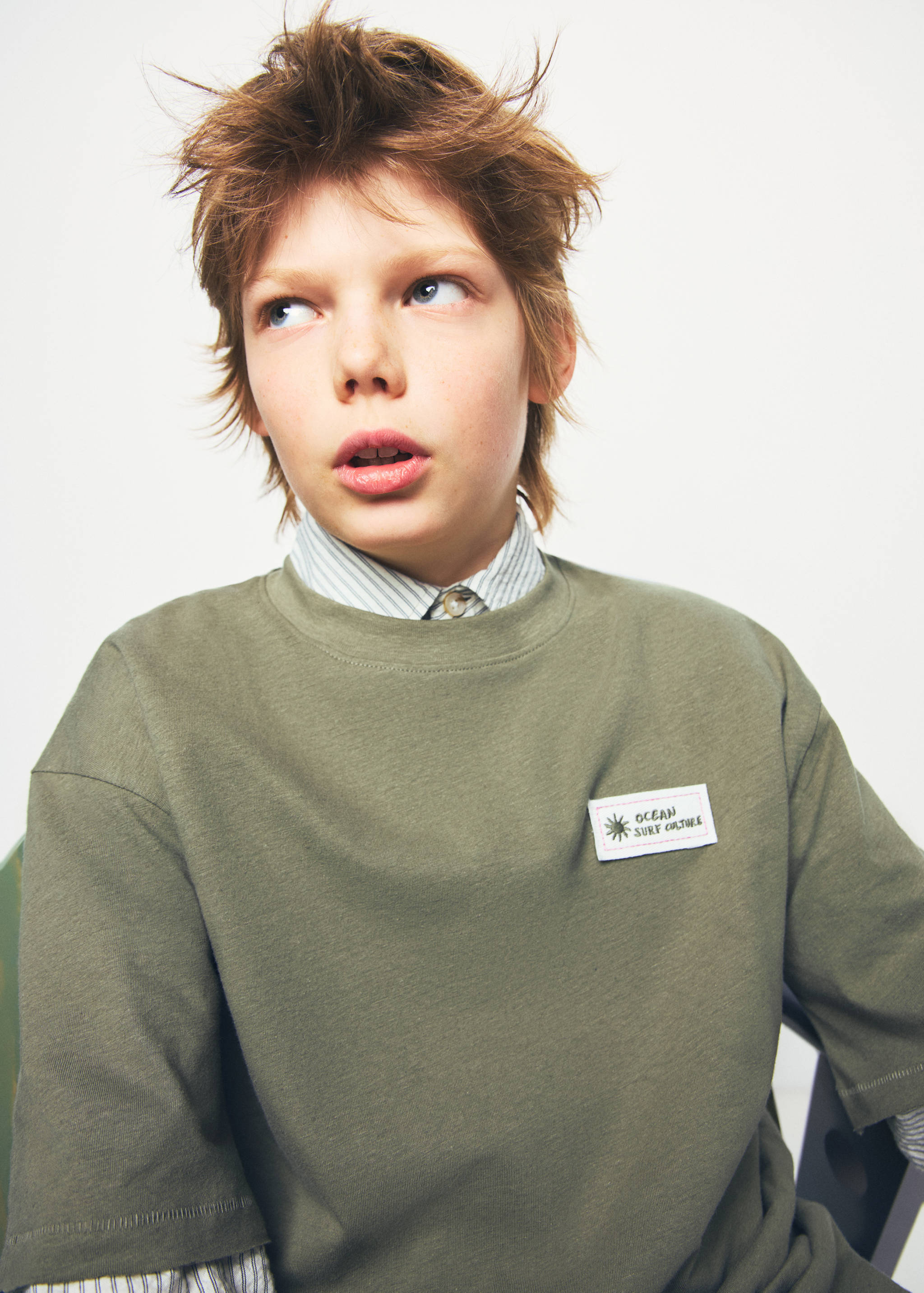 Linen T-shirt with embroidery detail - Details of the article 1