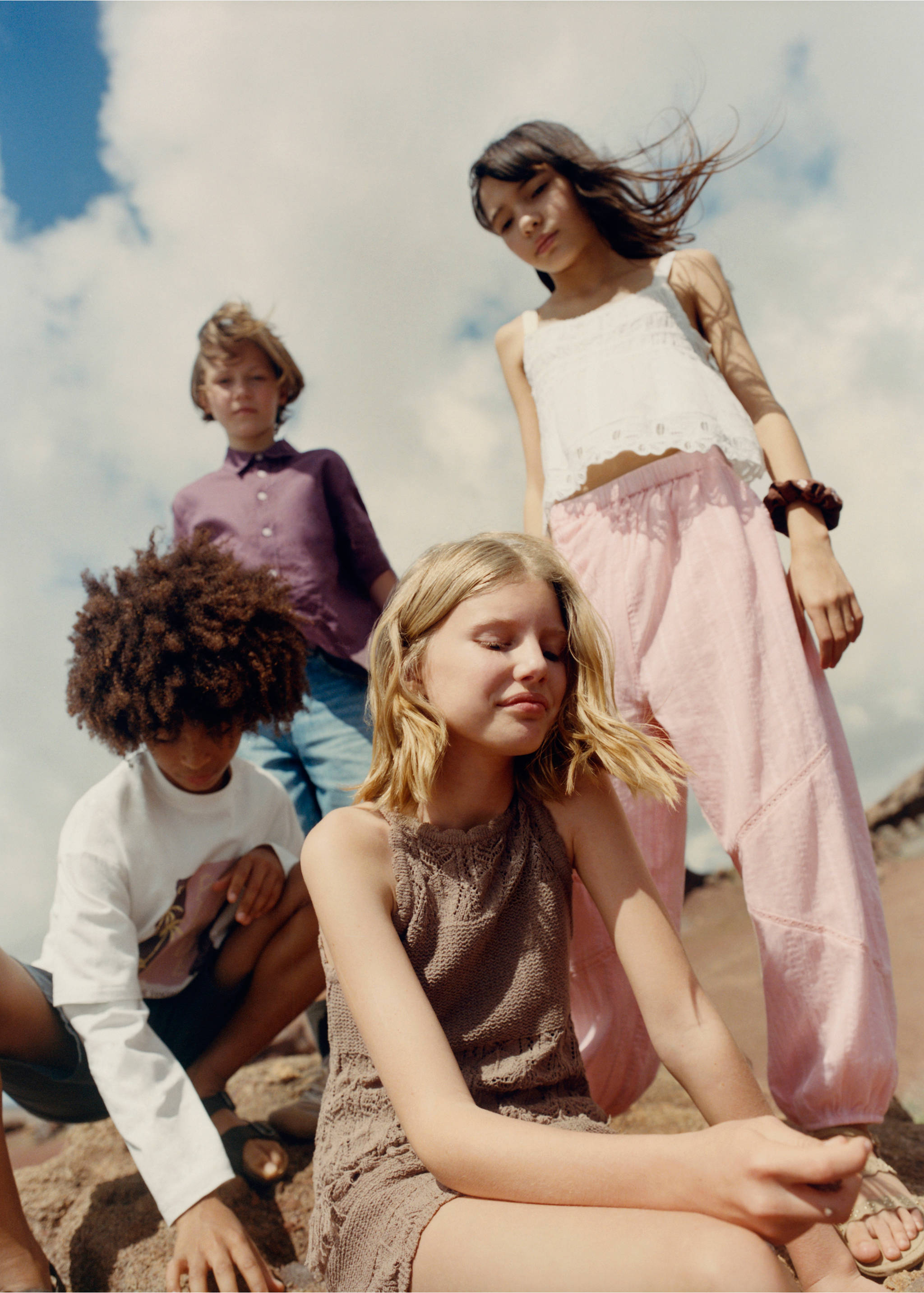 Embroidered details blouse - Details of the article 6, Ecru. Ref: 27068655-00.