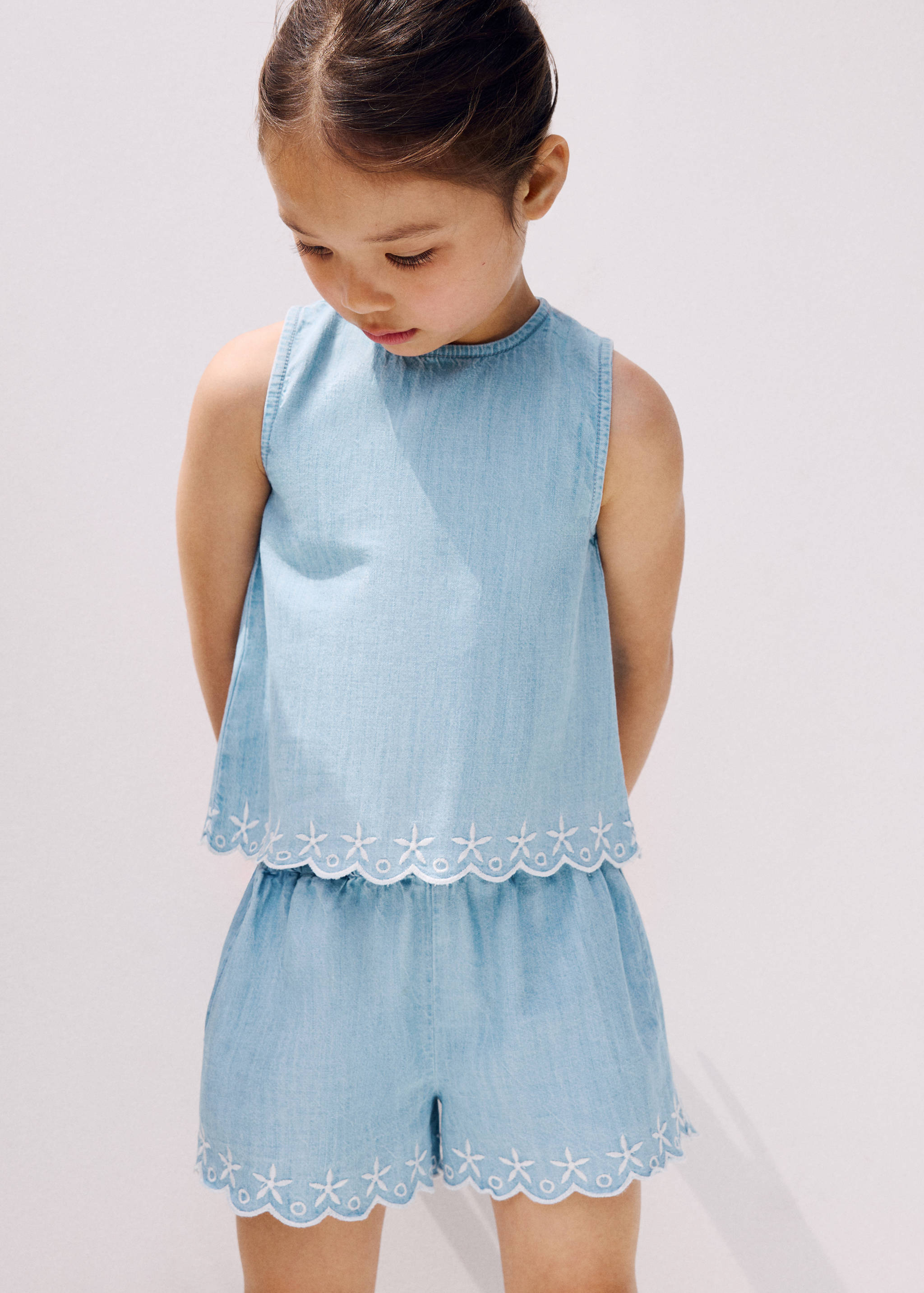 Bluse mit bestickten Sternen - Allgemeine Ansicht