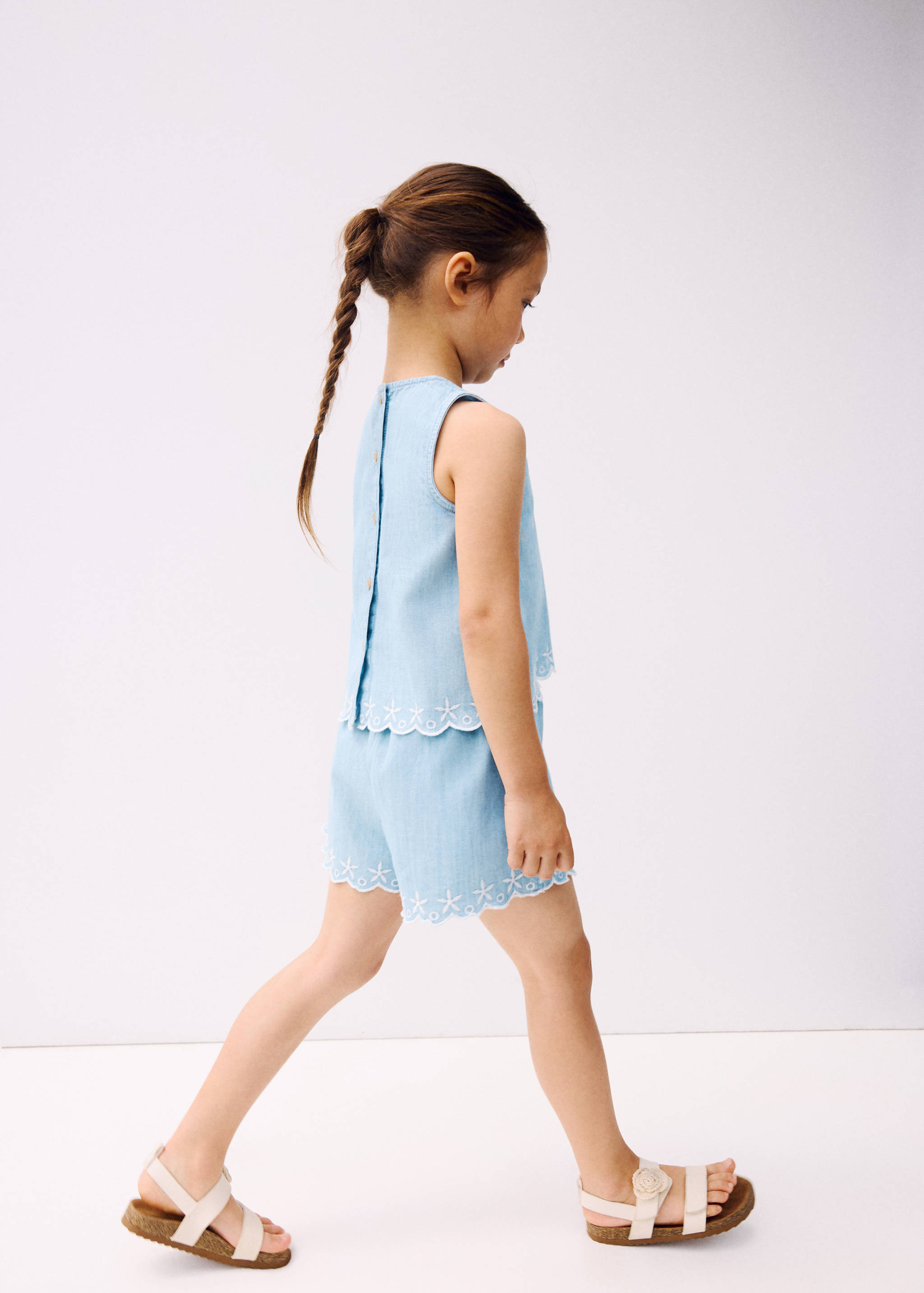 Bluse mit bestickten Sternen - Detail des Artikels 3