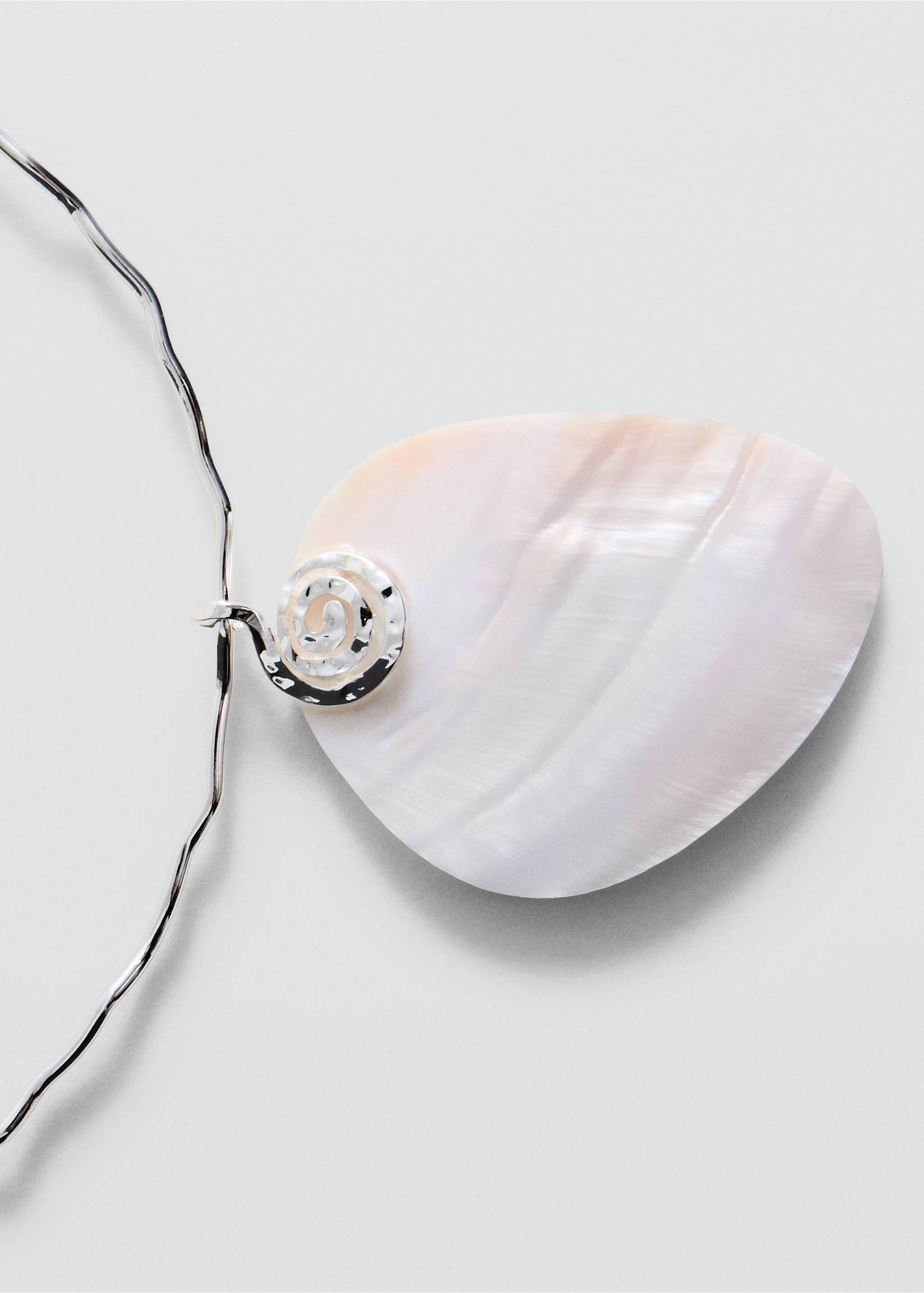 Жесткое ожерелье с ракушками - Средний план, Серебро. Ref: 27068660-00.