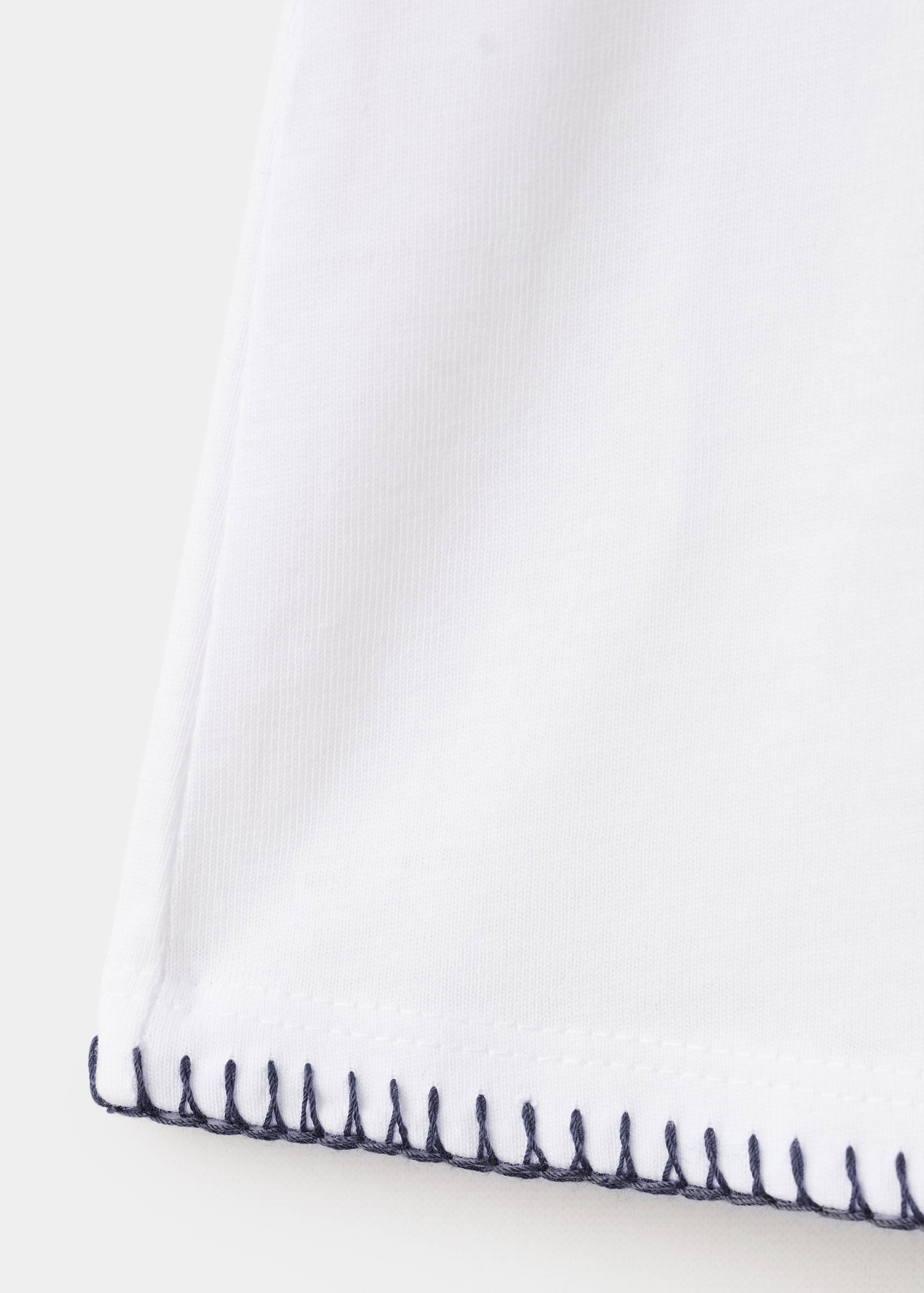 Top de algodão com debruns em contraste - Pormenor do artigo 0