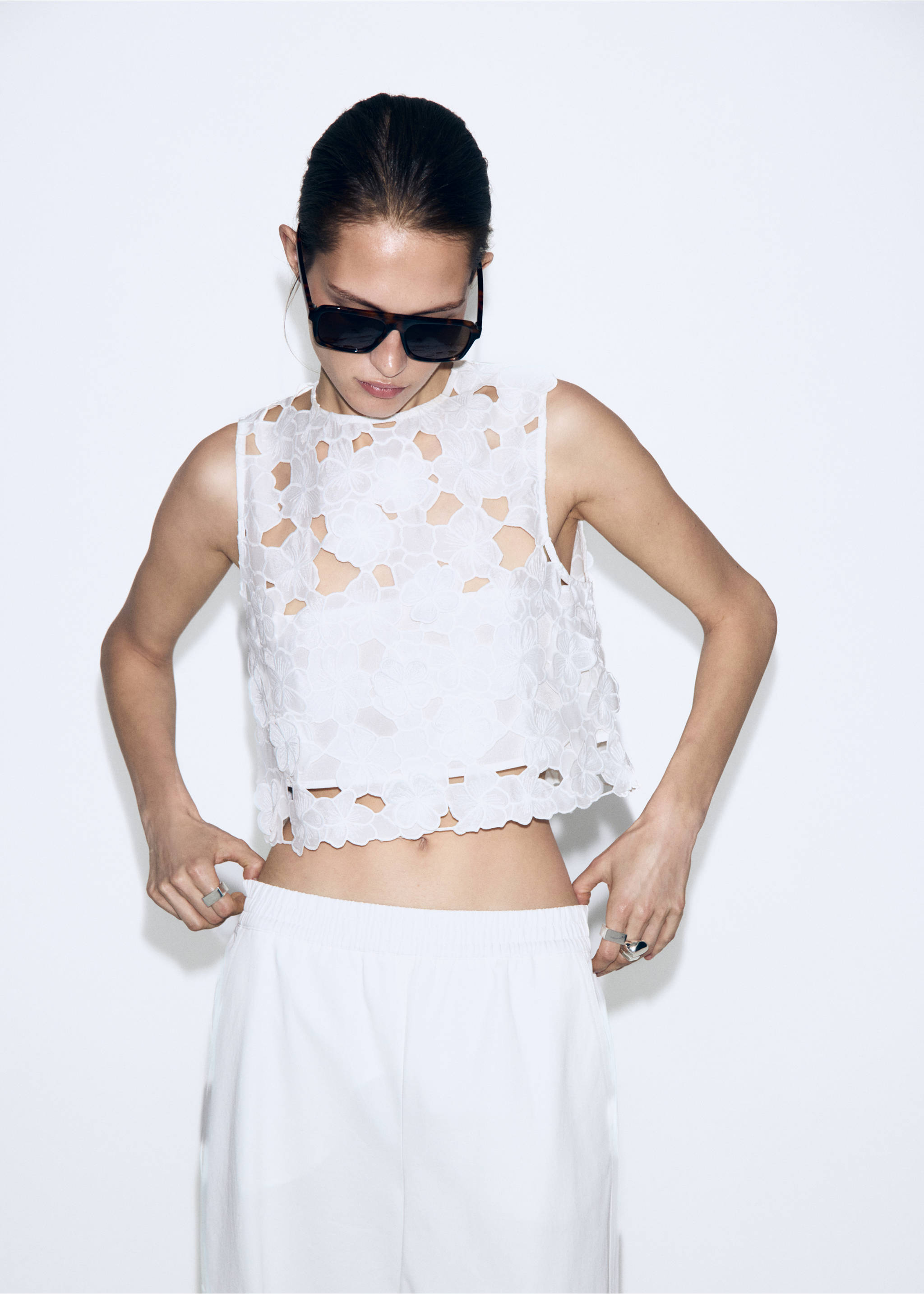 Embroidered broderie anglaise top - Medium plane, Off White. Ref: 27069054-00.