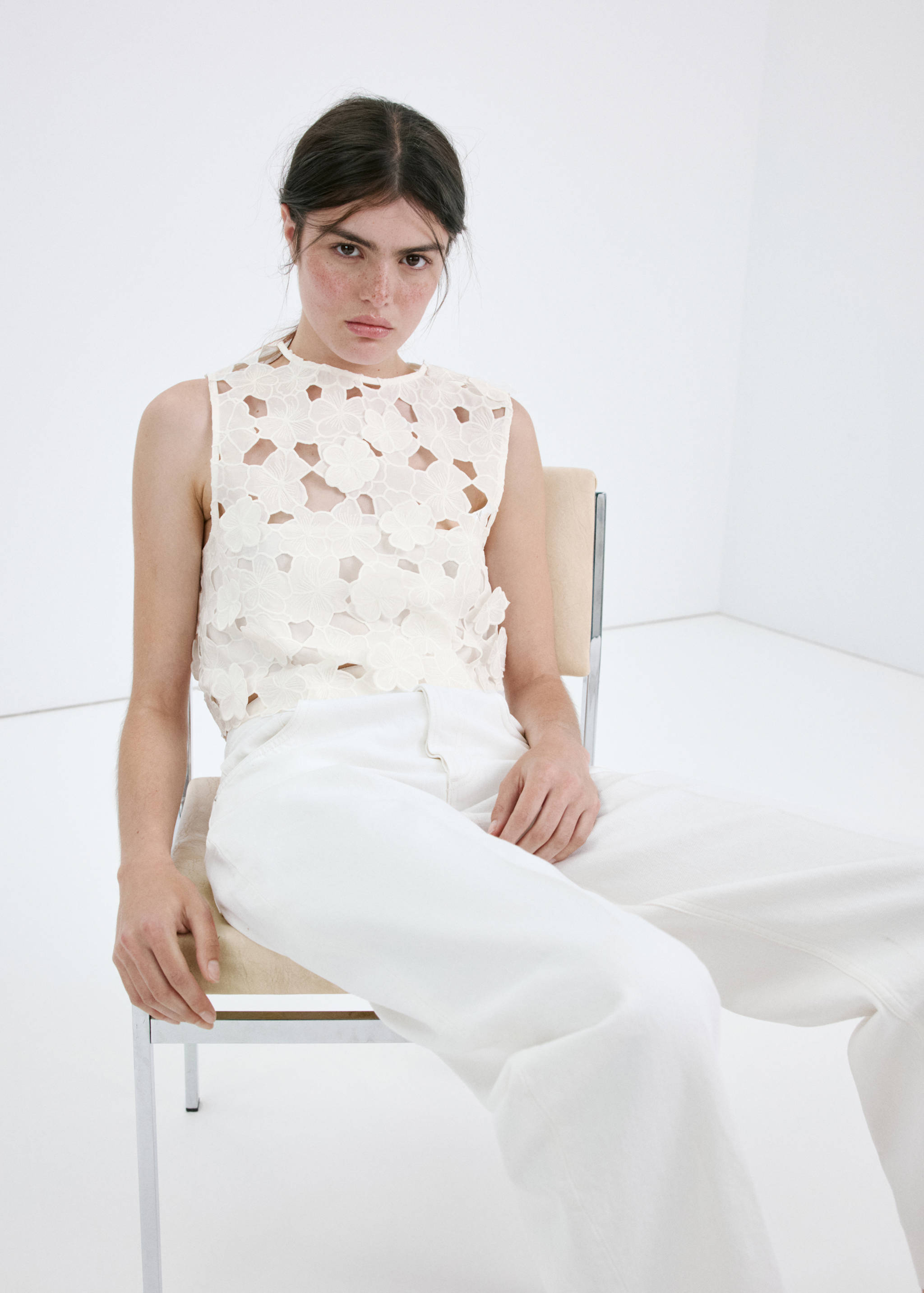 Embroidered broderie anglaise top - Details of the article 2