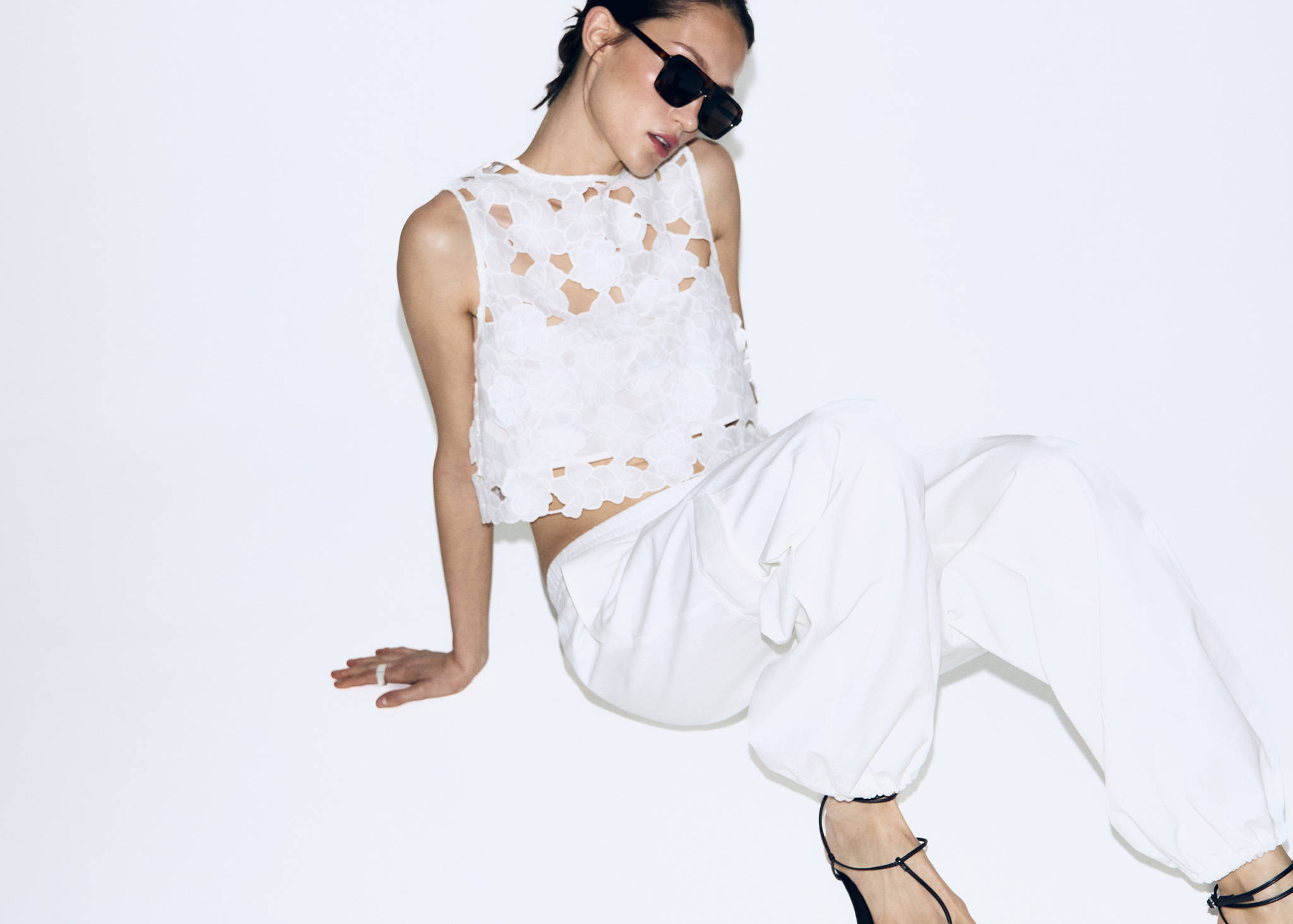 Embroidered broderie anglaise top - Panoramic plane