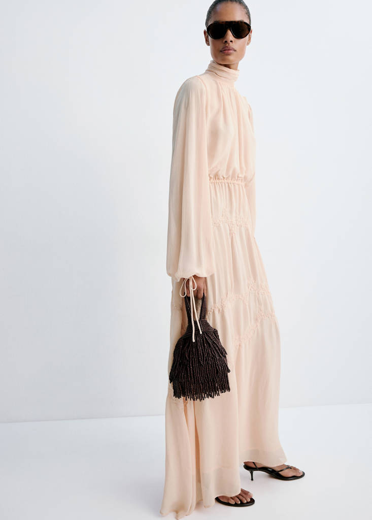 Flowy dress with embroidered details — Pale Pink