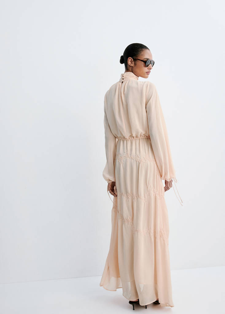 Flowy dress with embroidered details — Pale Pink