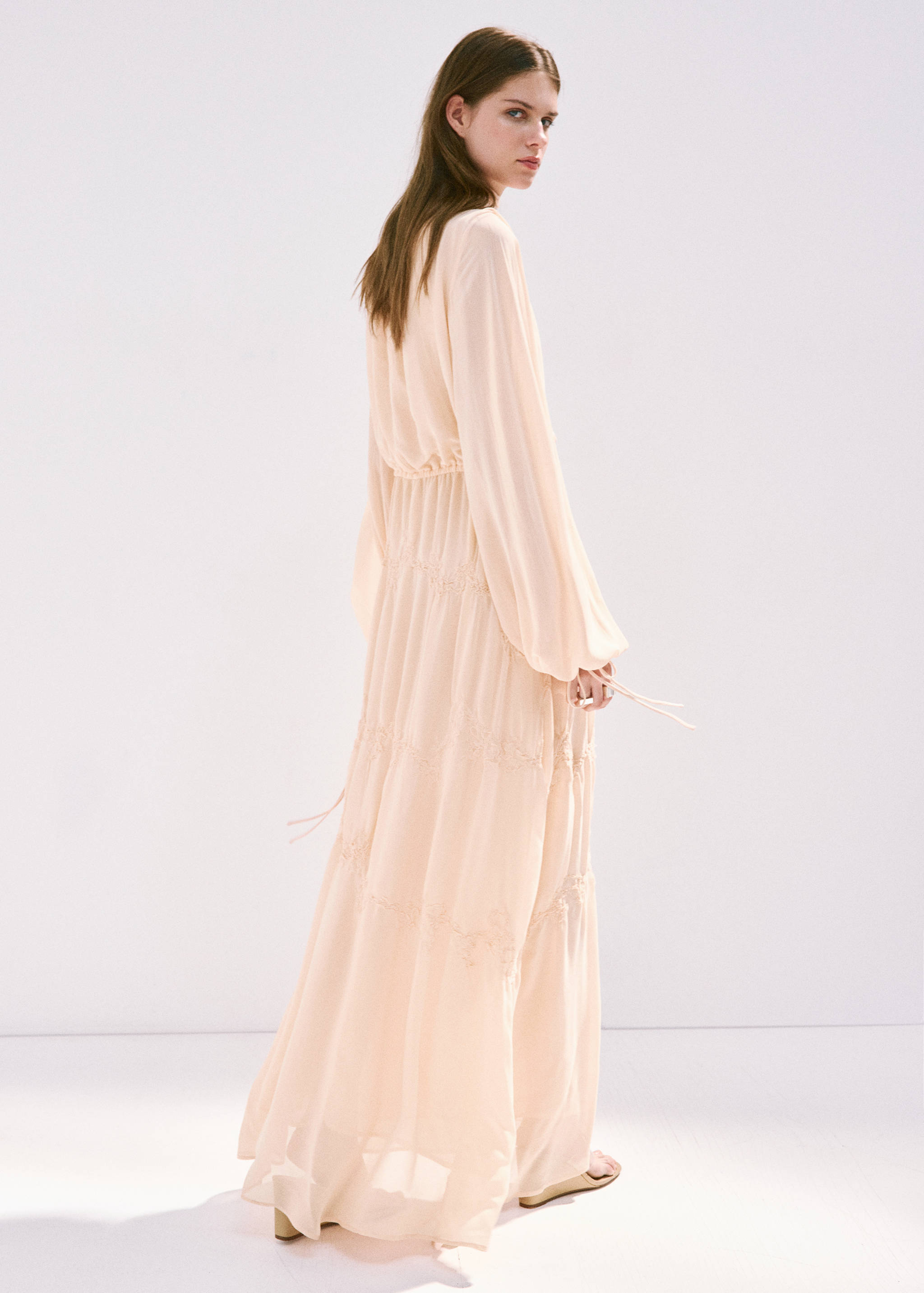 Robe fluide détails brodés - Verso de l’article