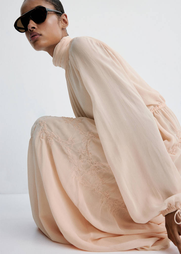 Flowy dress with embroidered details — Pale Pink