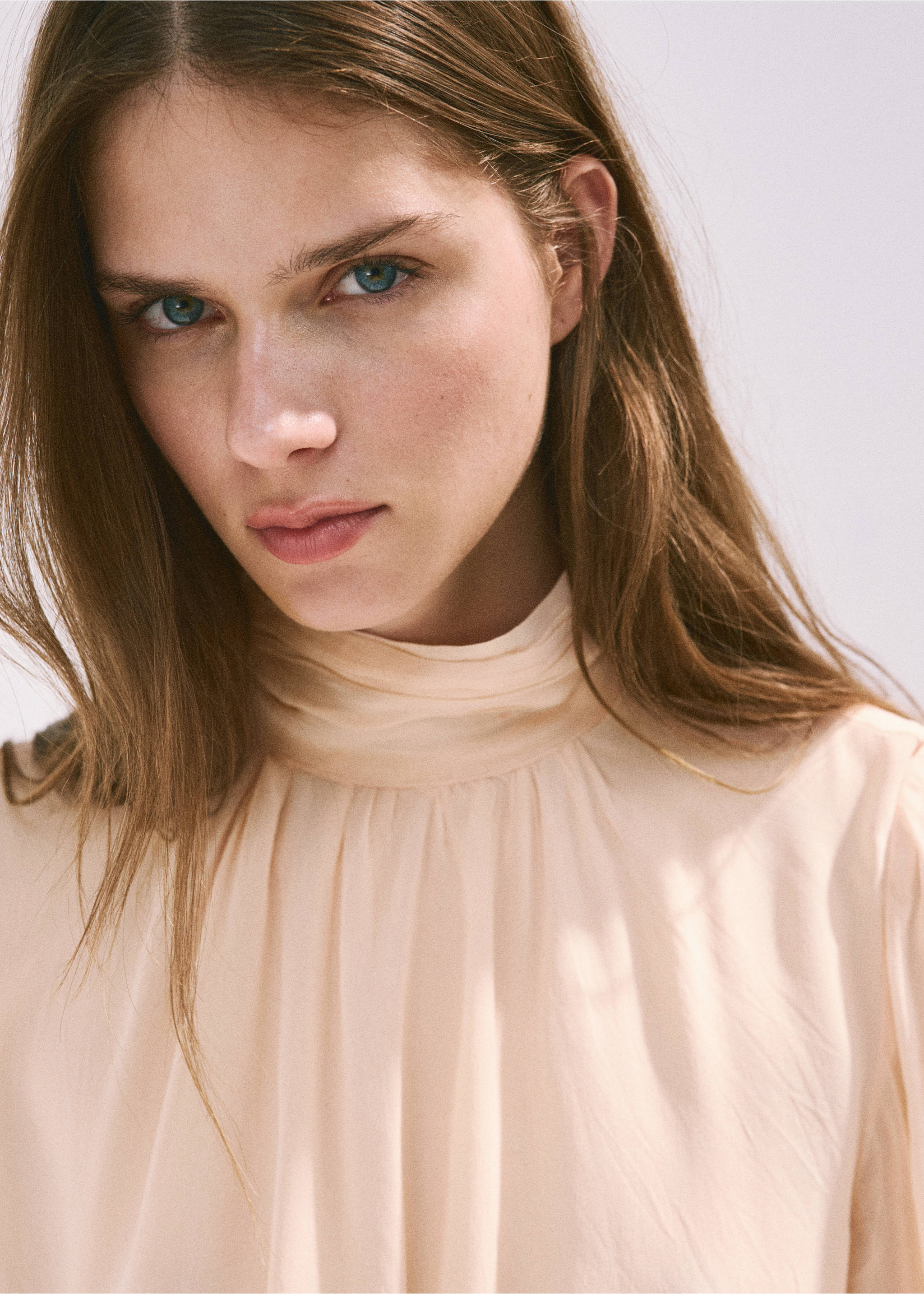 Flowy dress with embroidered details - Details of the article 1, Pale Pink. Ref: 27069057-00.