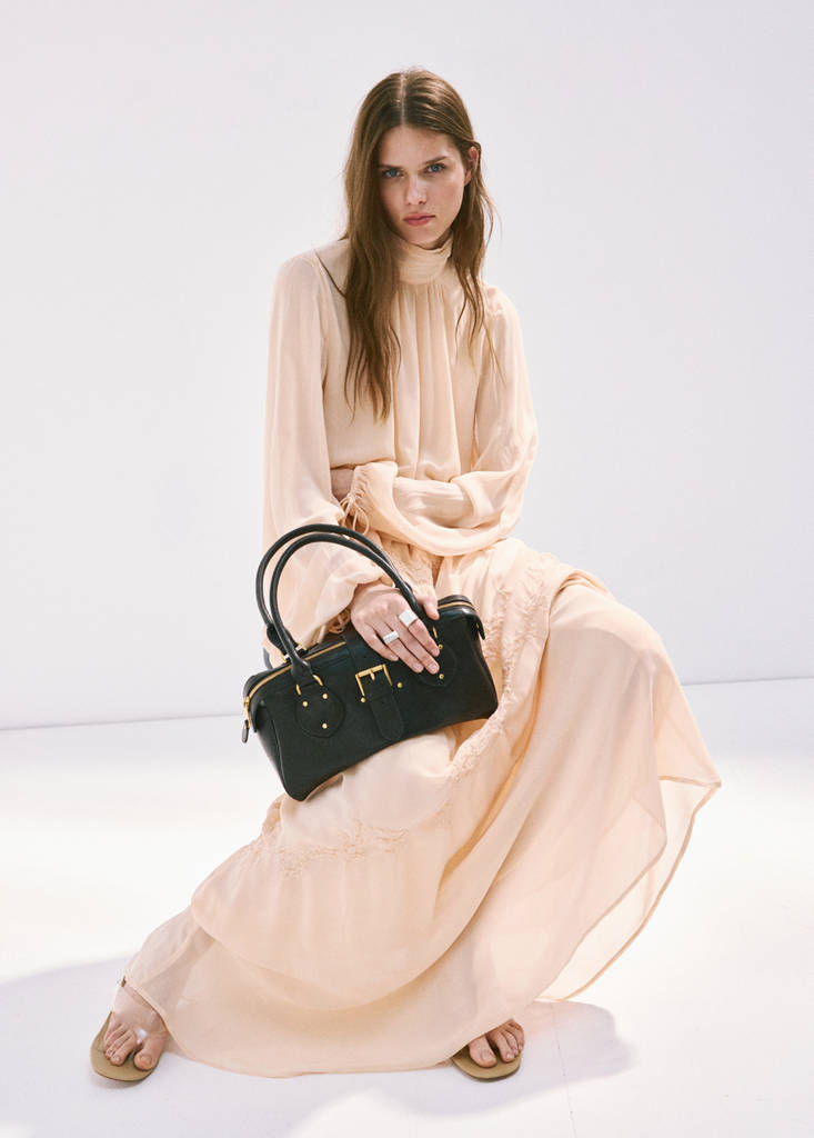 Flowy dress with embroidered details — Pale Pink