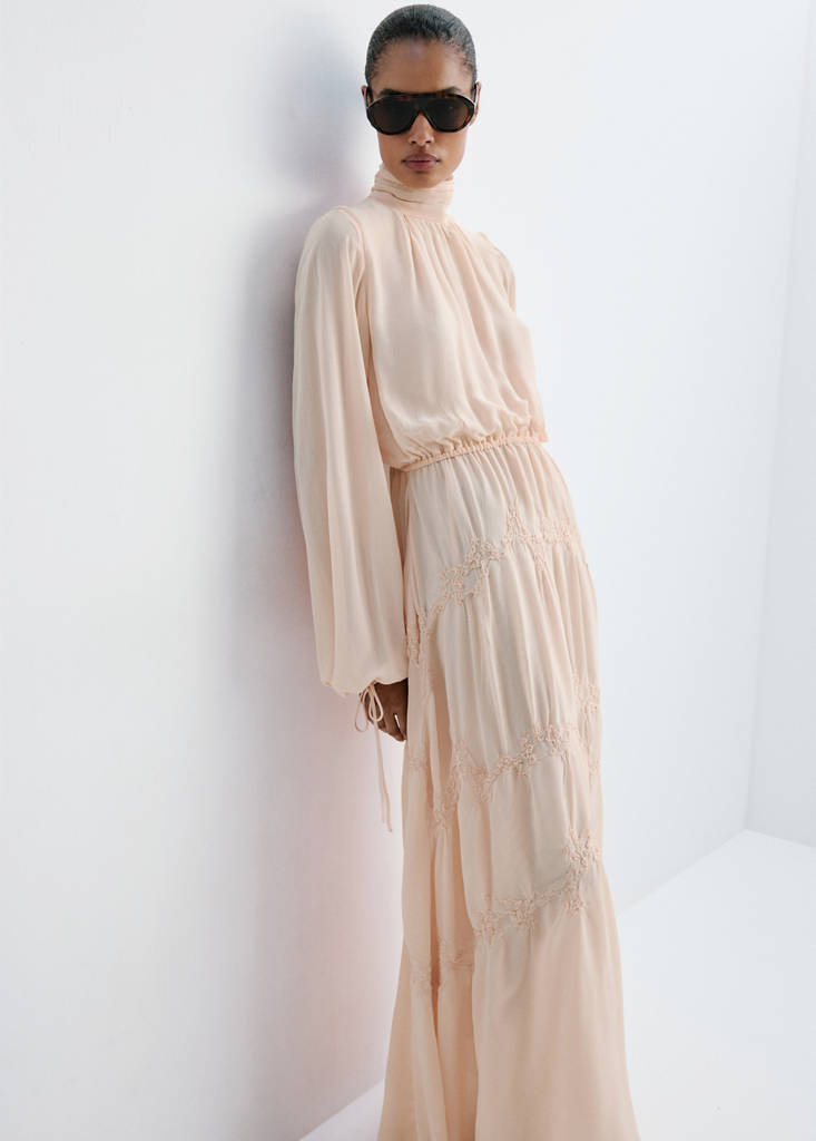 Flowy dress with embroidered details — Pale Pink