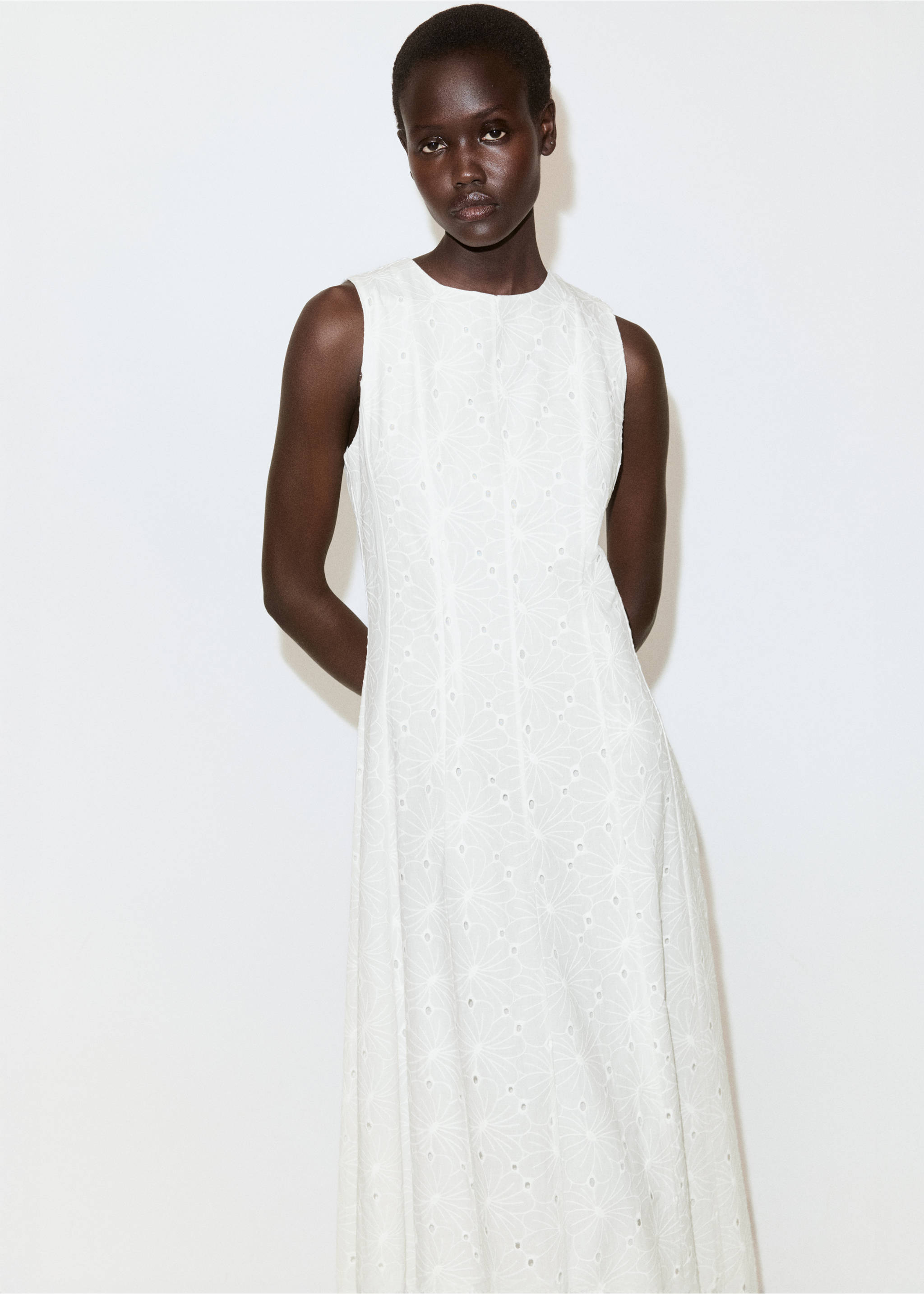 Embroidered lace flared dress - Medium plane, White. Ref: 27069058-00.