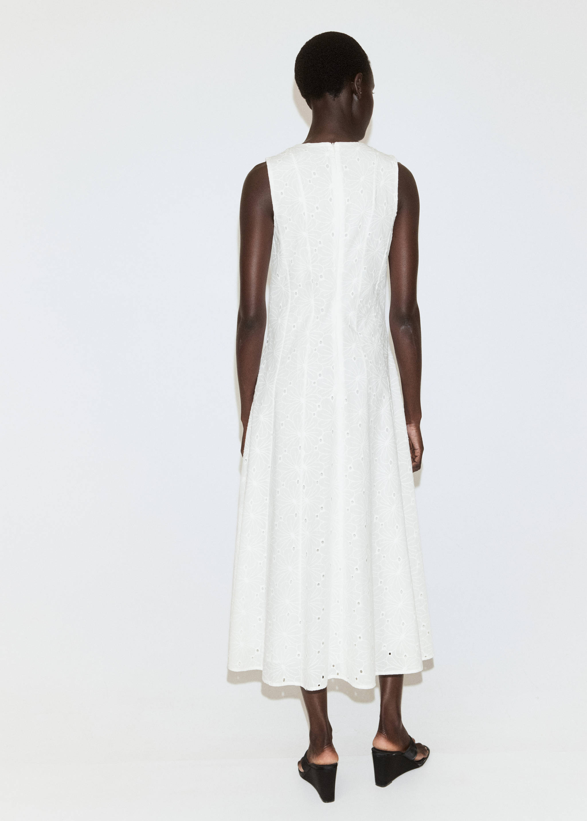 Embroidered midi dress - Reverse of the article