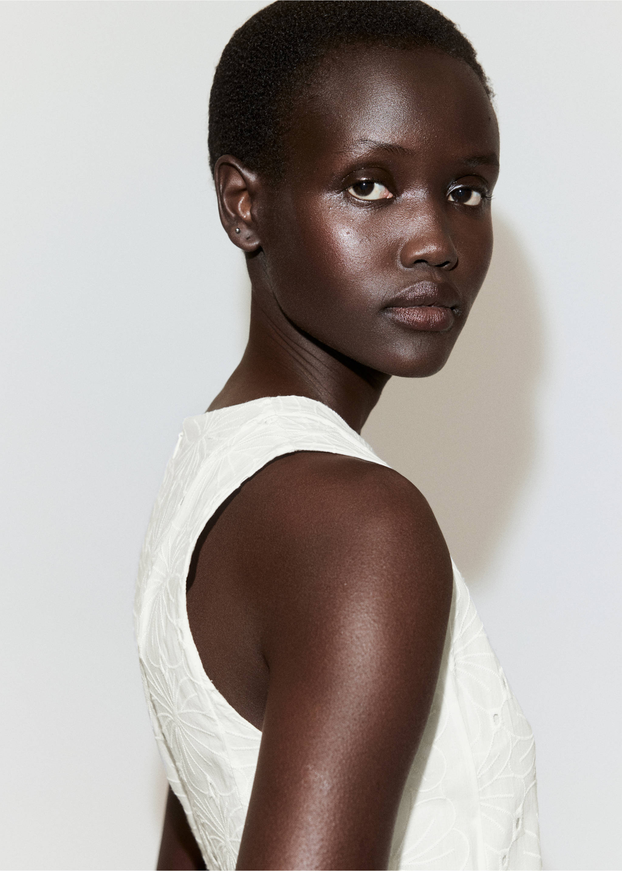 Embroidered lace flared dress - Details of the article 1, White. Ref: 27069058-00.