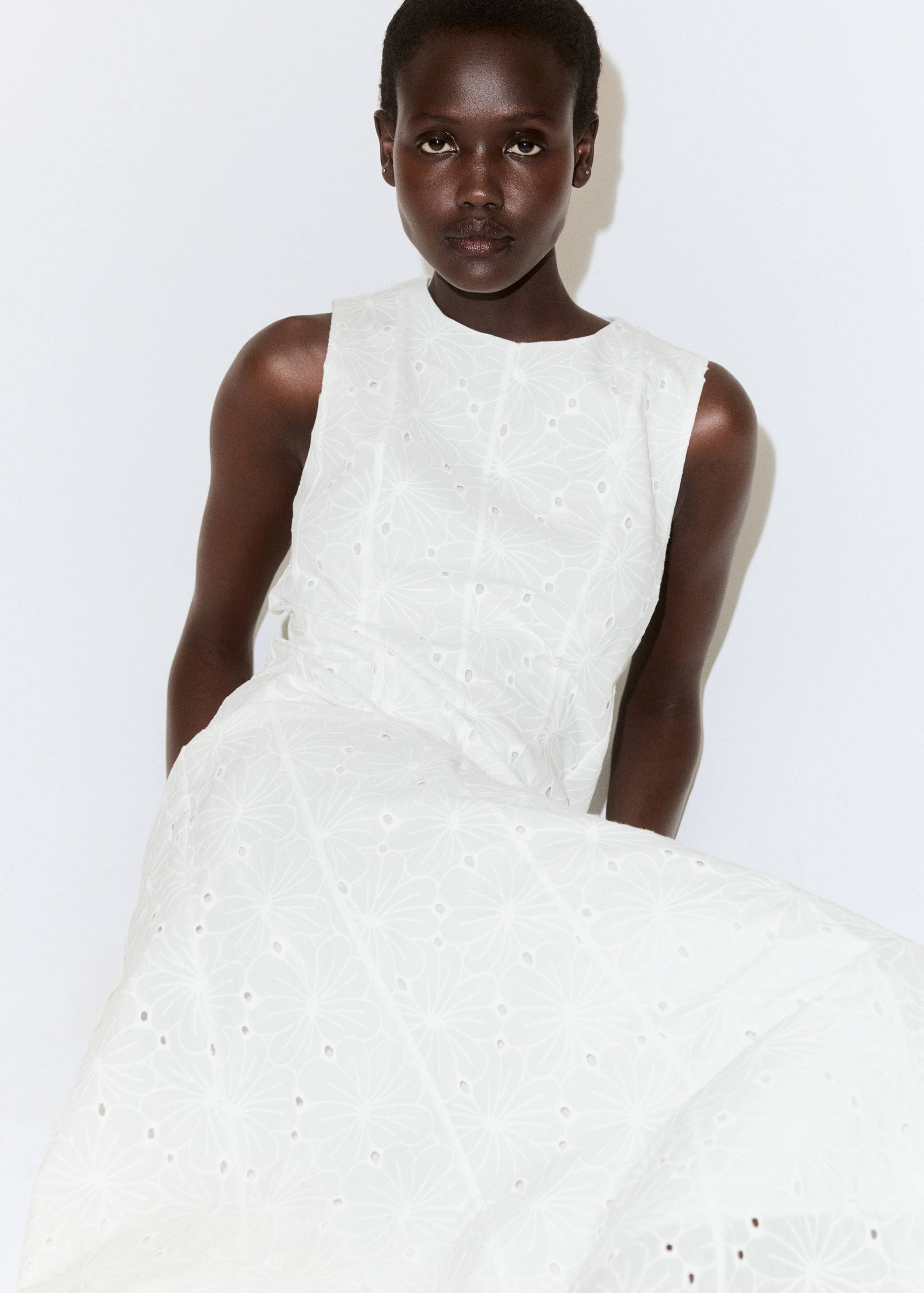 Embroidered midi dress - Details of the article 6