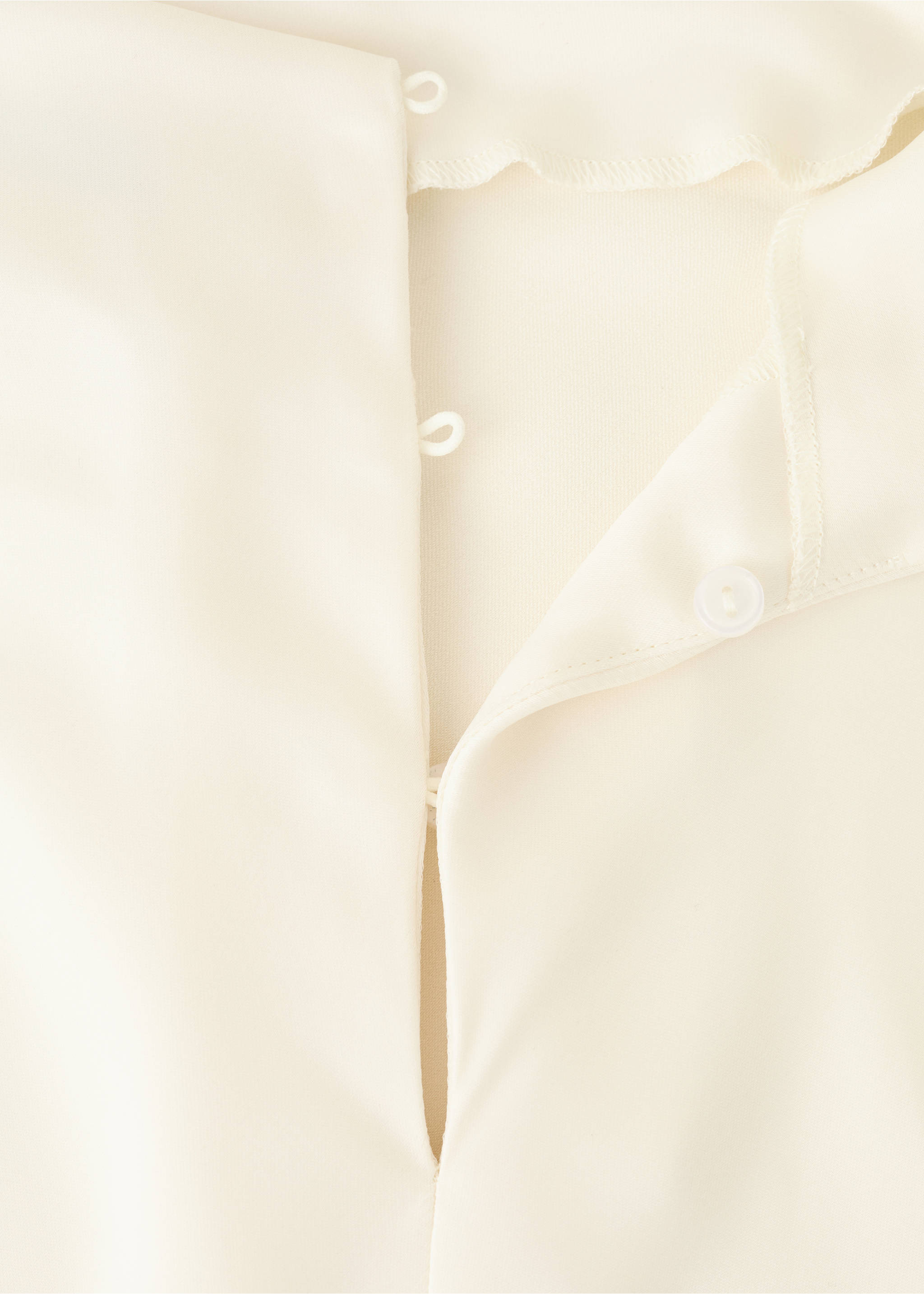 Blouse asymétrique satinée - Détail de l'article 8, Écru. Ref: 27069059-00.