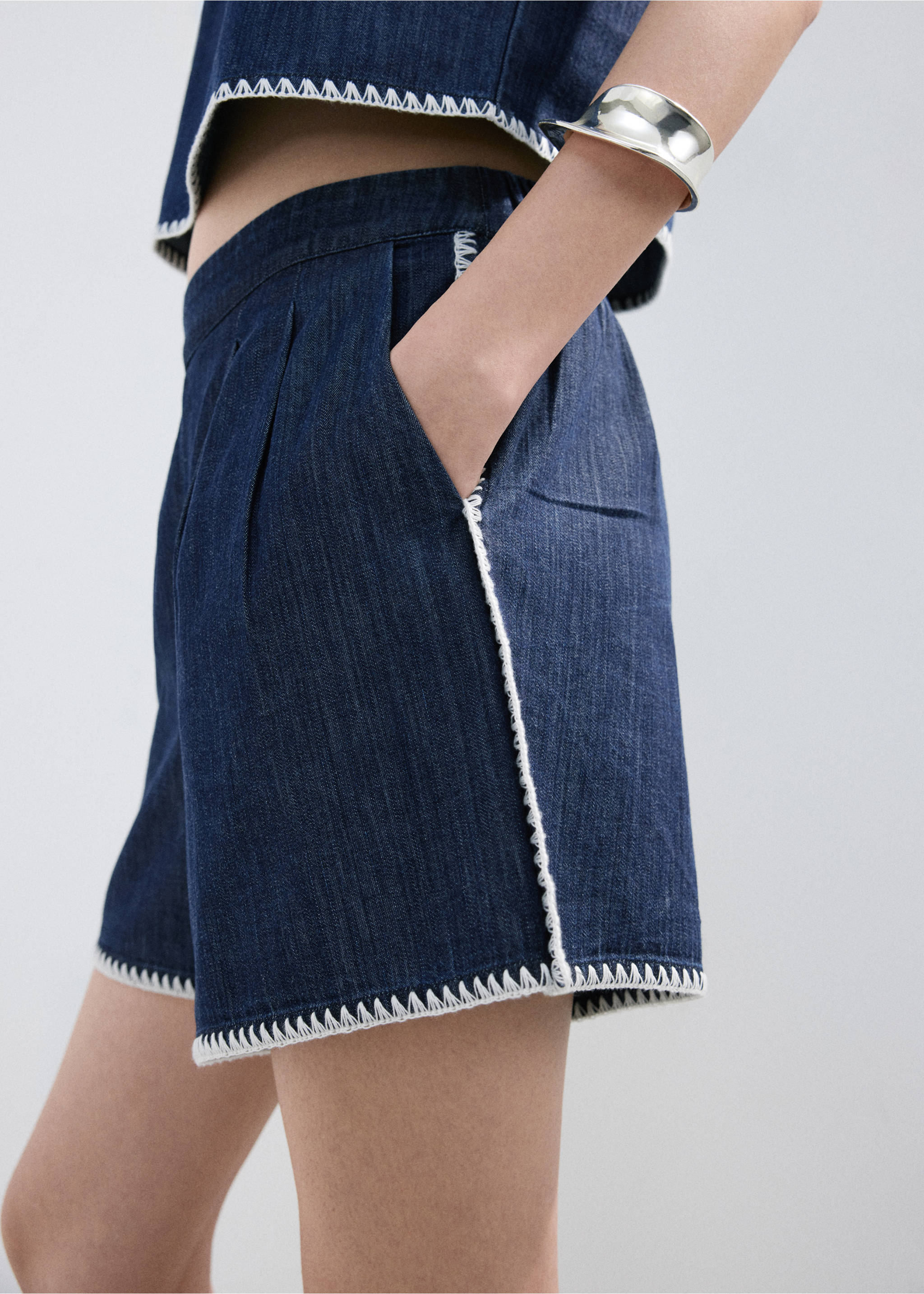 Shorts vaqueros ribetes en contraste - Detalle del artículo 6, Azul. Ref: 27069062-00.