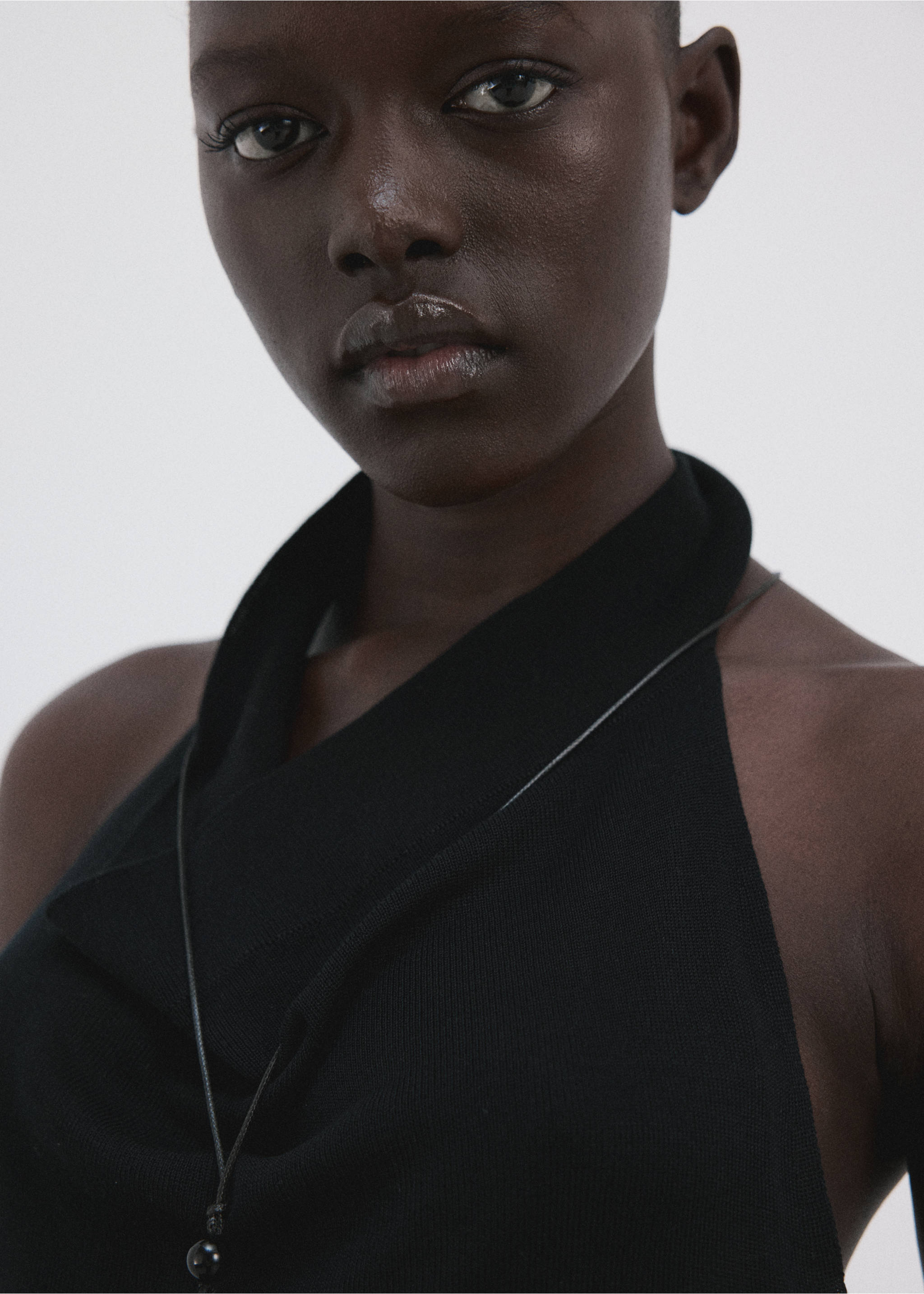 Halter-neck lyocell top - Details of the article 1, Black. Ref: 27069066-00.