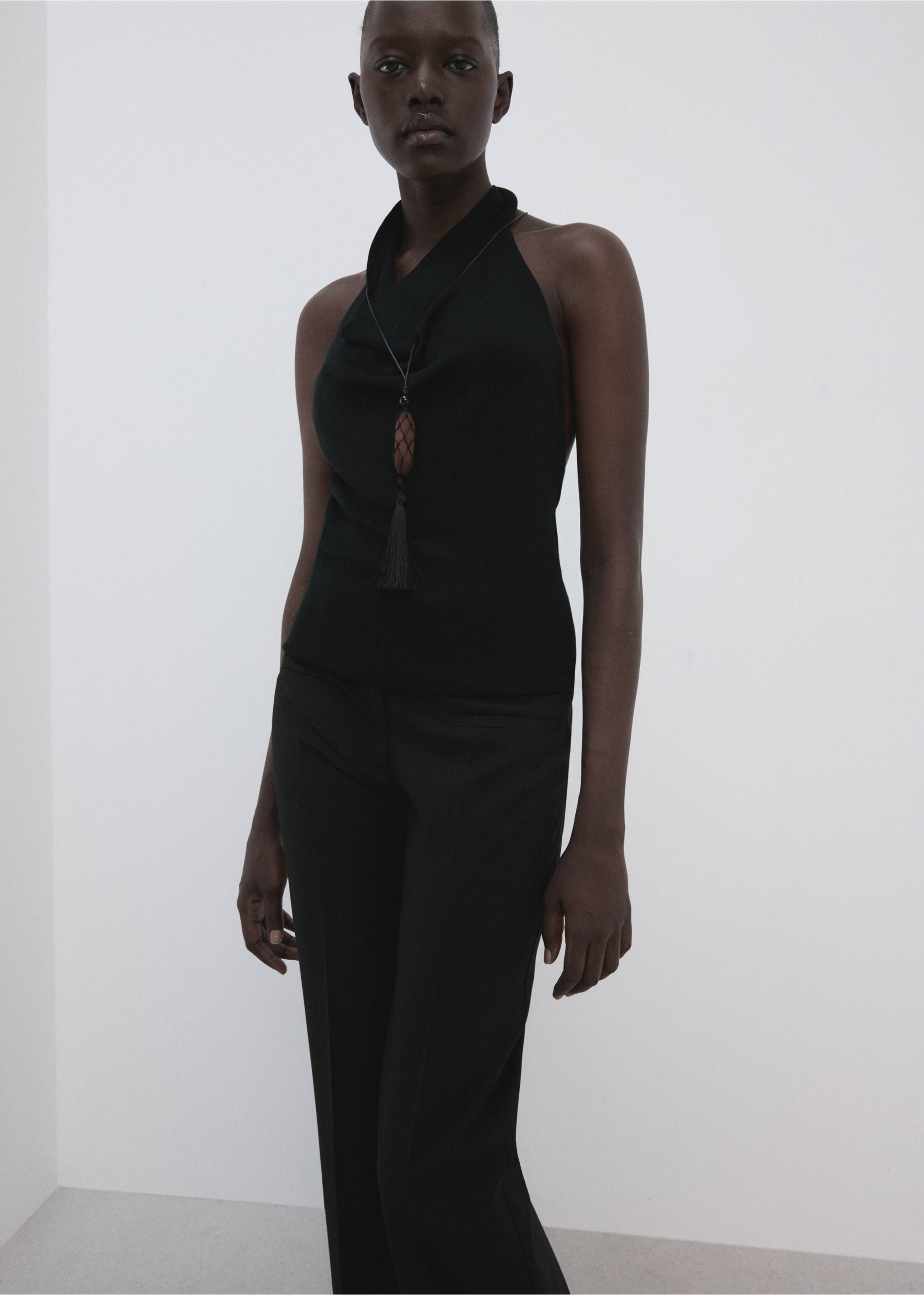 Halter-neck lyocell top - Details of the article 2, Black. Ref: 27069066-00.