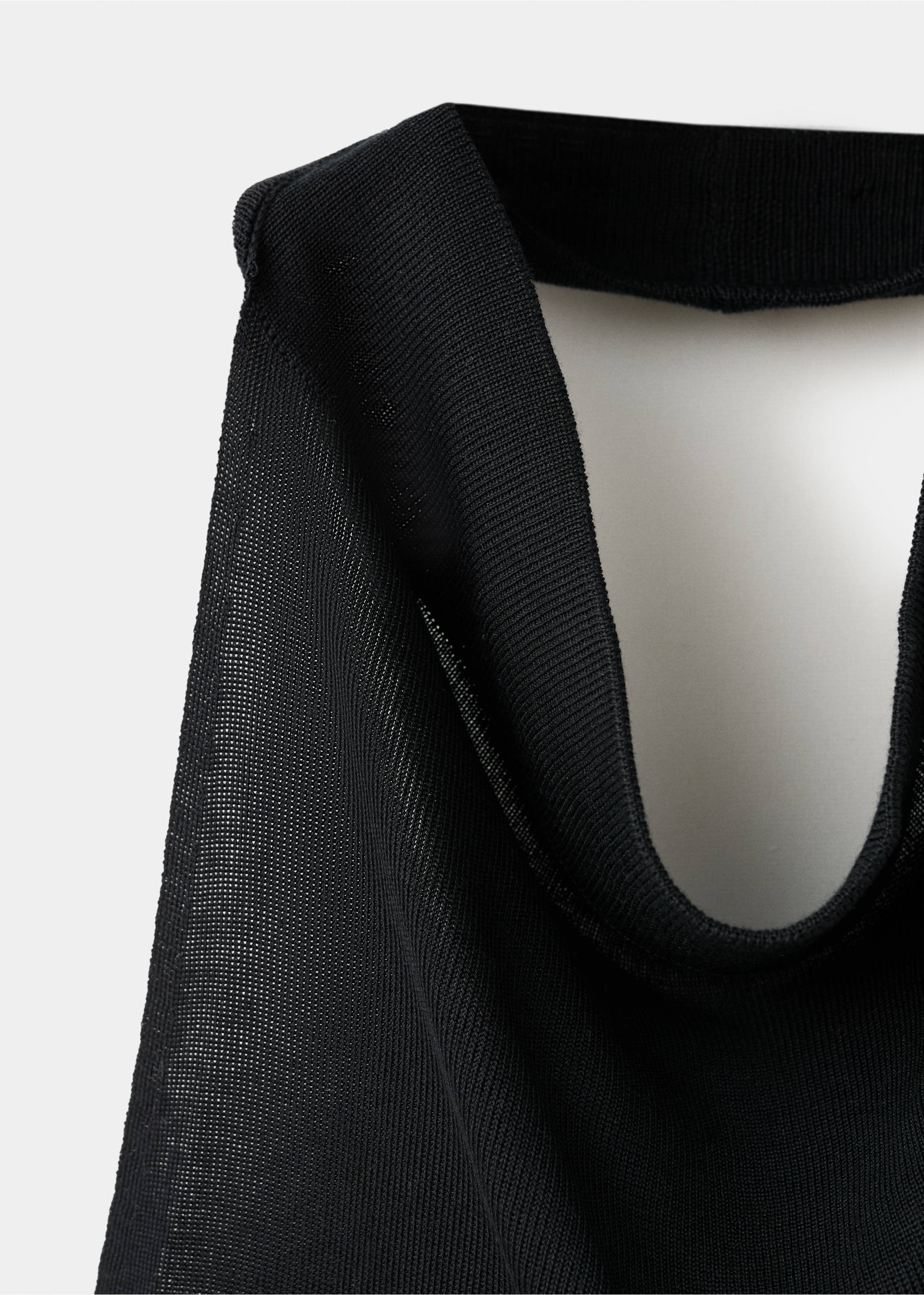 Halter-neck lyocell top - Details of the article 8, Black. Ref: 27069066-00.