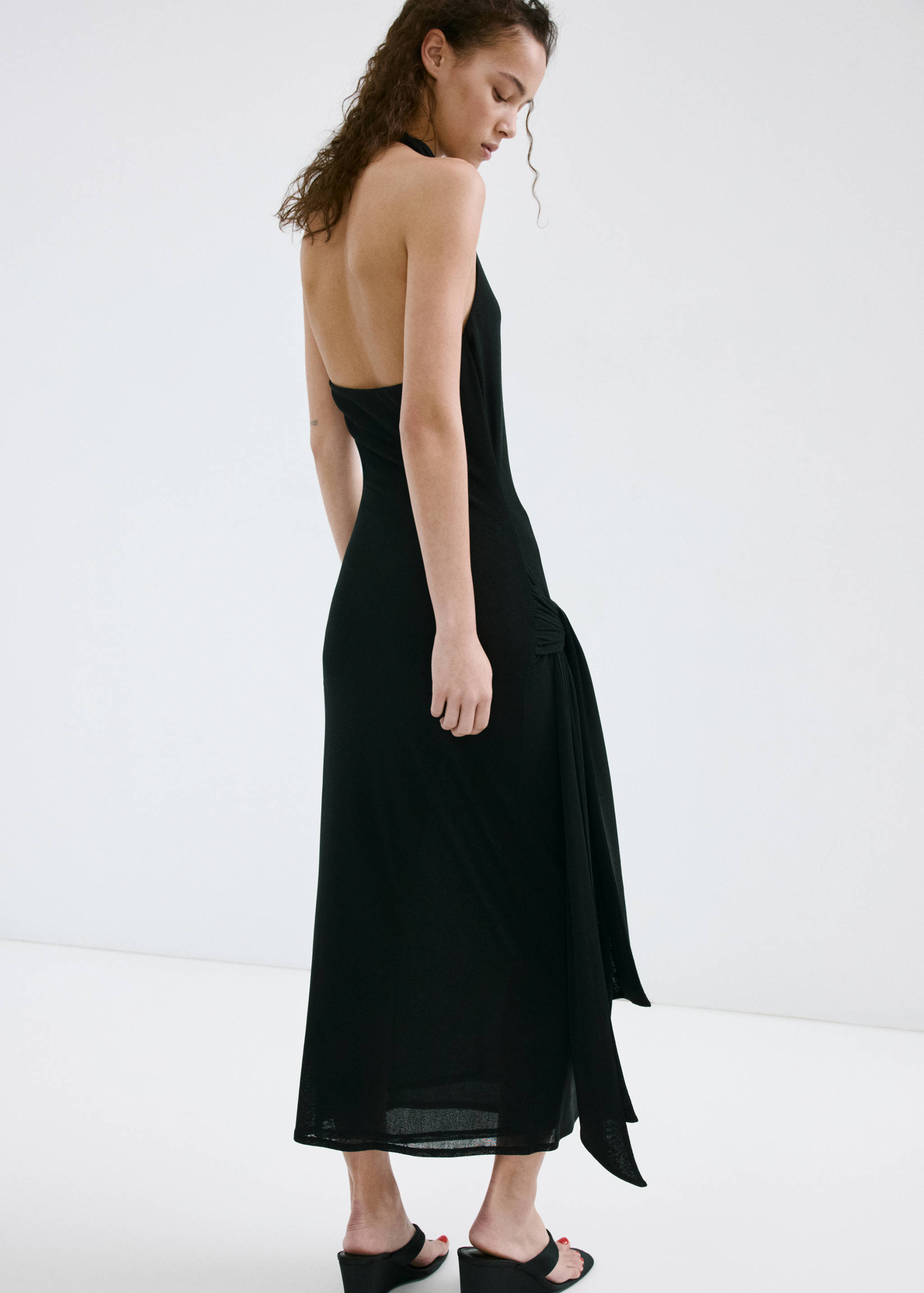 Halter tie dress - Reverse of the article